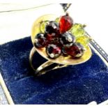 14ct gold peridot & garnet ring weight 6.5g