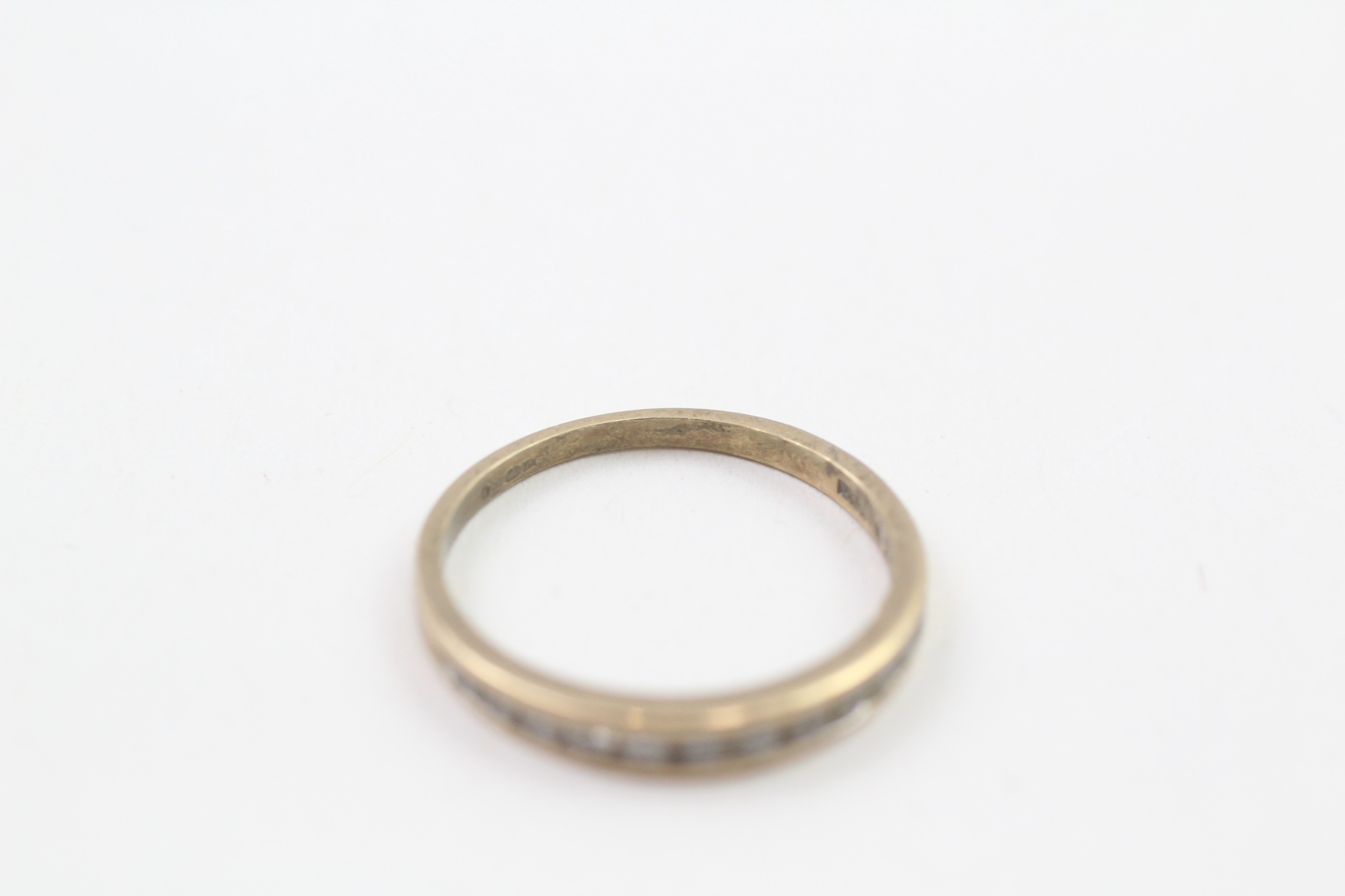 9ct gold diamond half eternity ring, channel set (1.3g) - Image 2 of 4