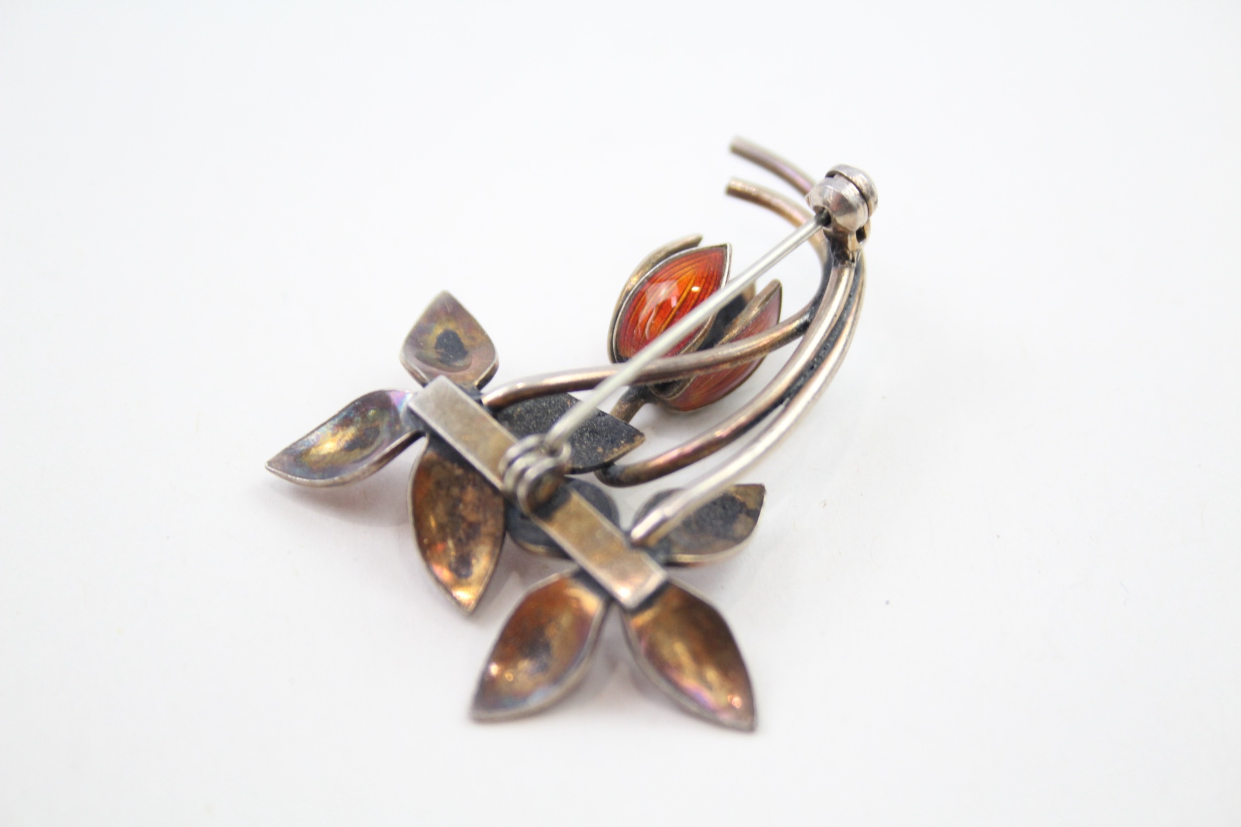 A silver enamel brooch by Ivar Holth, Norway (7g) - Image 4 of 4