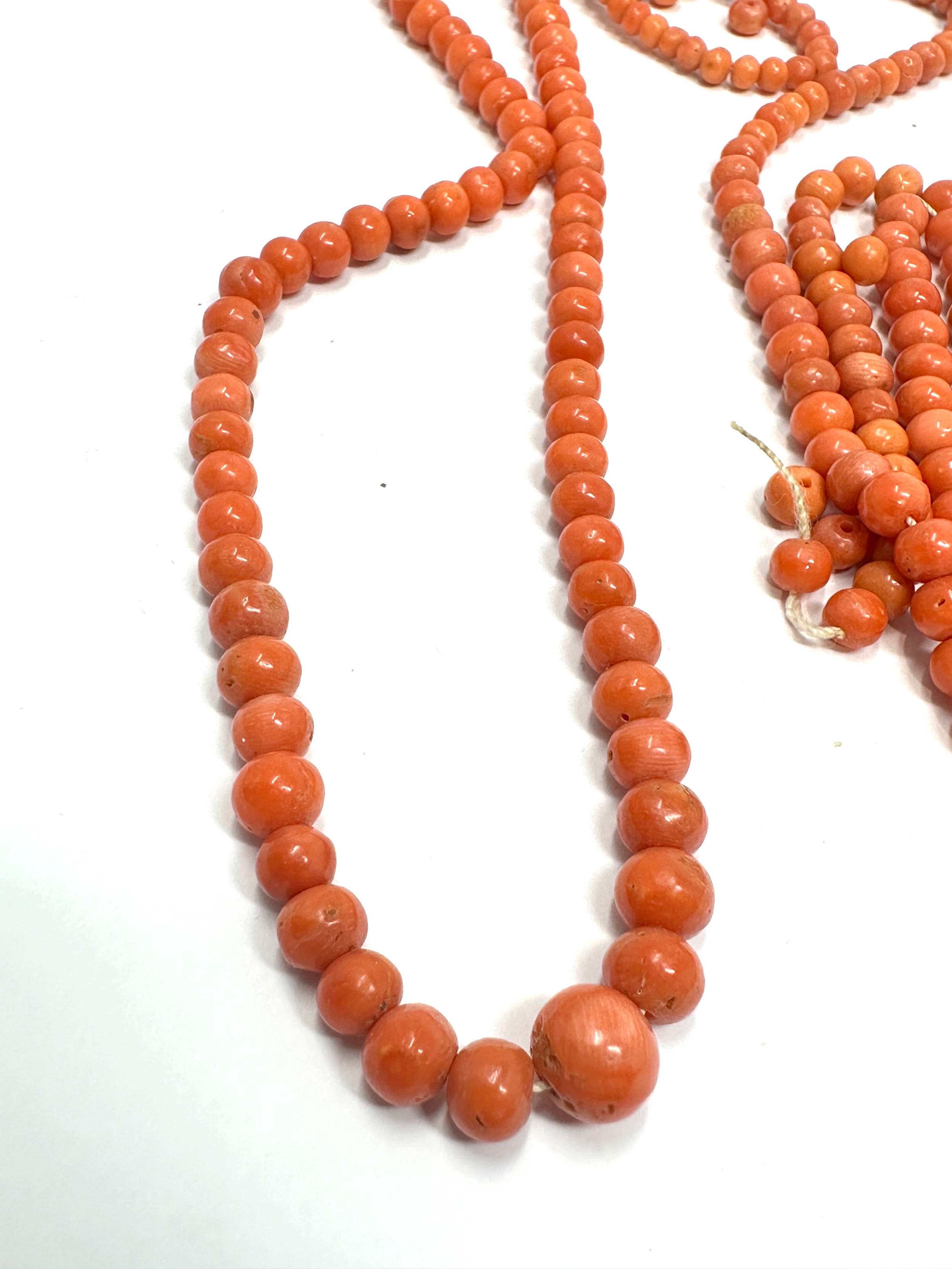 Antique red coral bead necklace for restringing weight 48g - Image 2 of 4