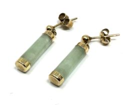 9ct gold jade earrings measure approx 2.3cm drop weight 2g
