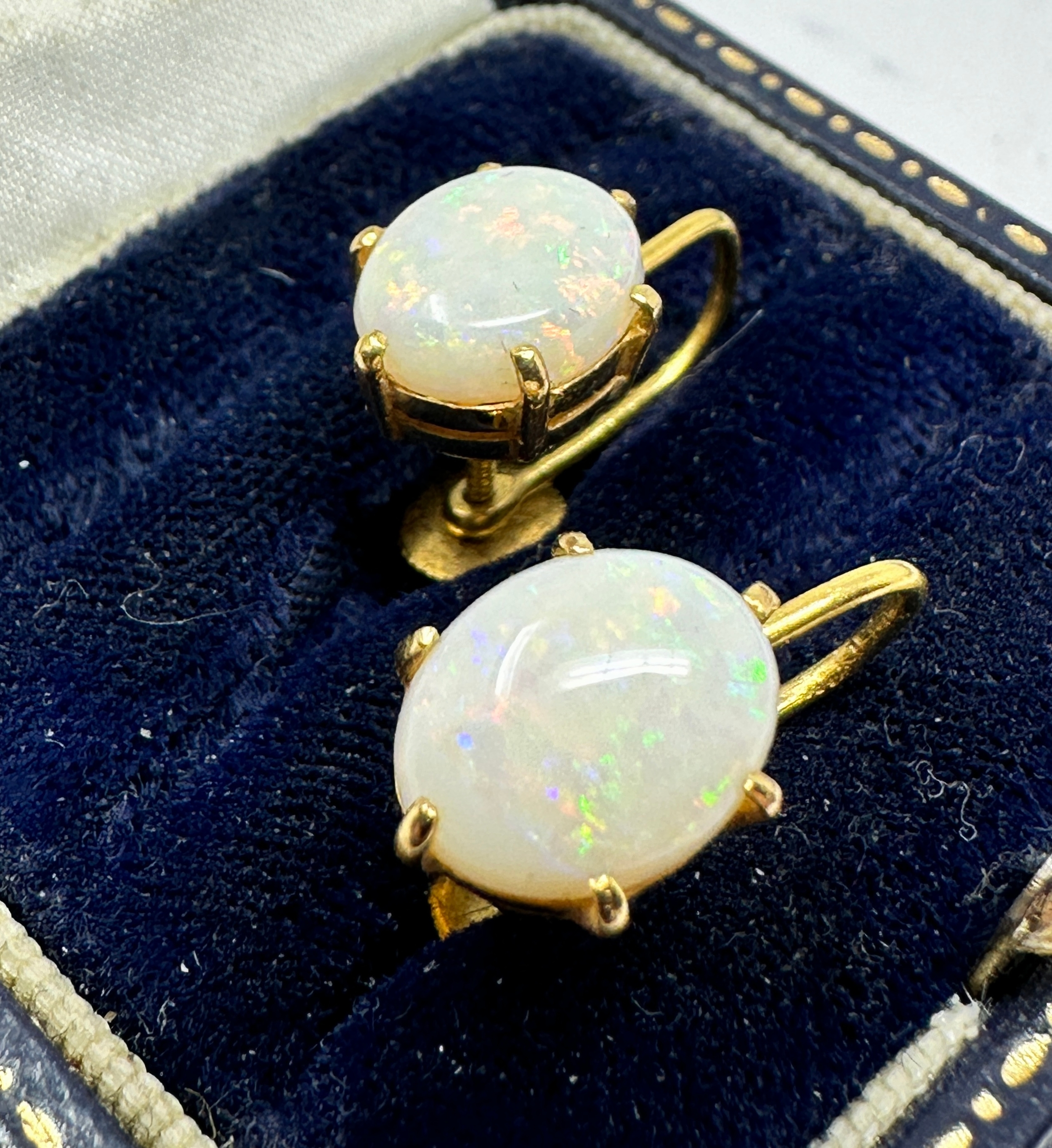 18ct gold opal earrings eack opal measures approx 10mm by 8mm weight 4g xrt tested as 18ct gold - Image 2 of 3