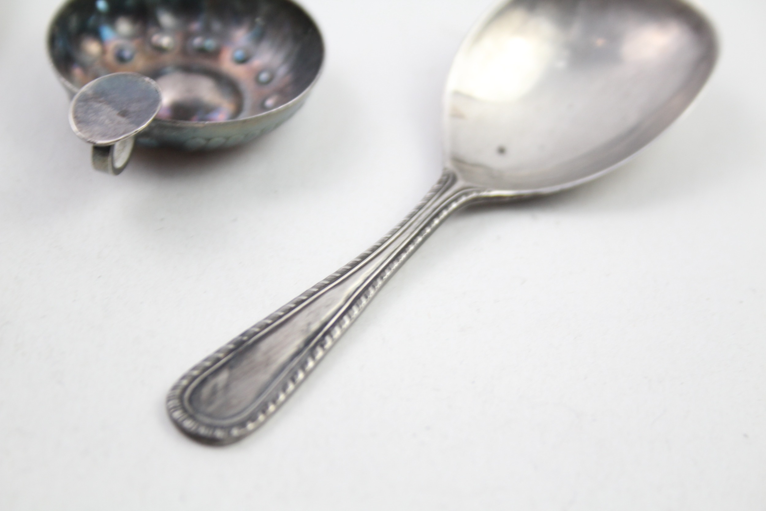 3 x .925 sterling caddy spoons inc georgian - Image 5 of 7
