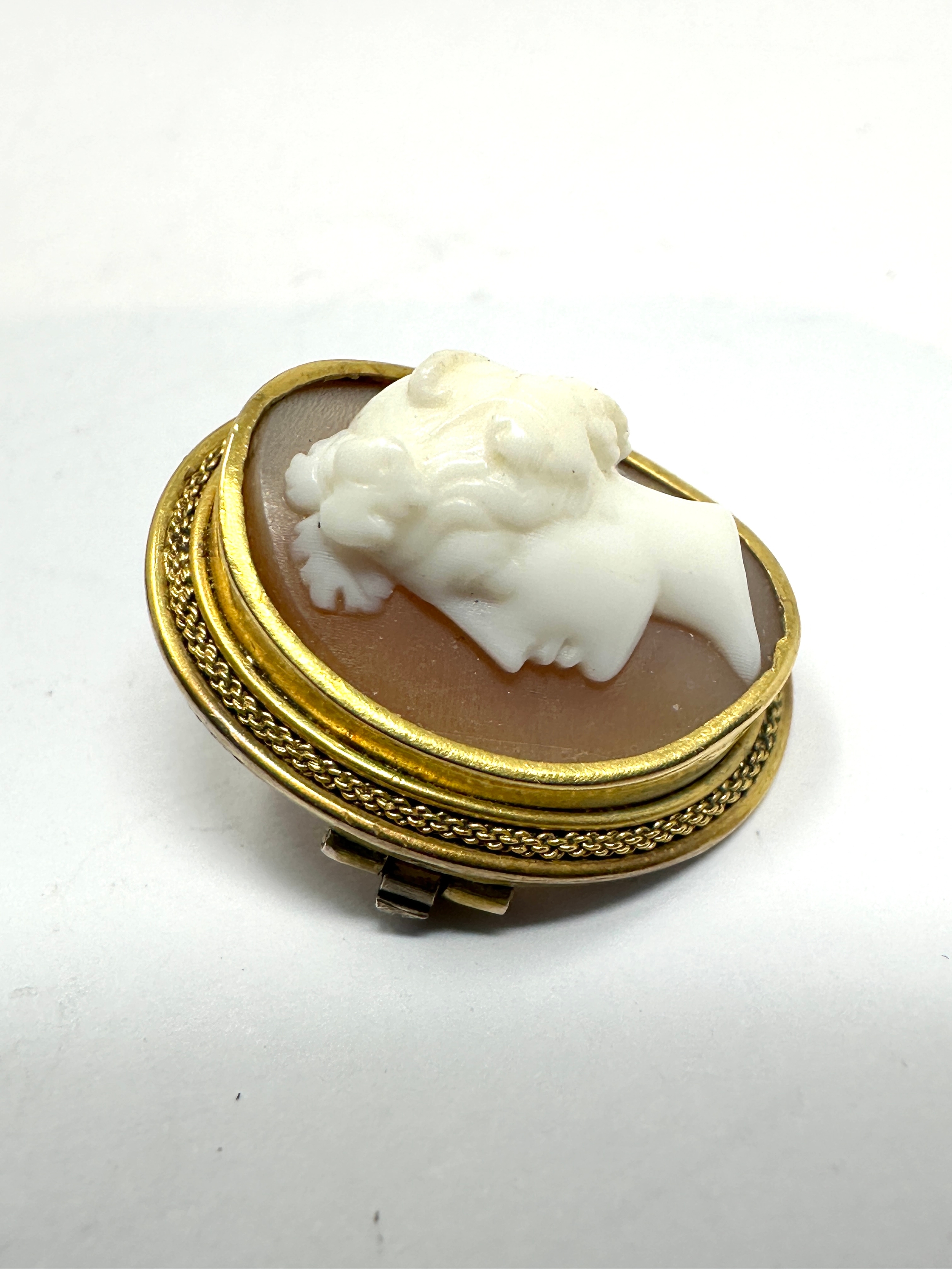 Antique gold framed cameo brooch weight 4.5g - Image 2 of 3