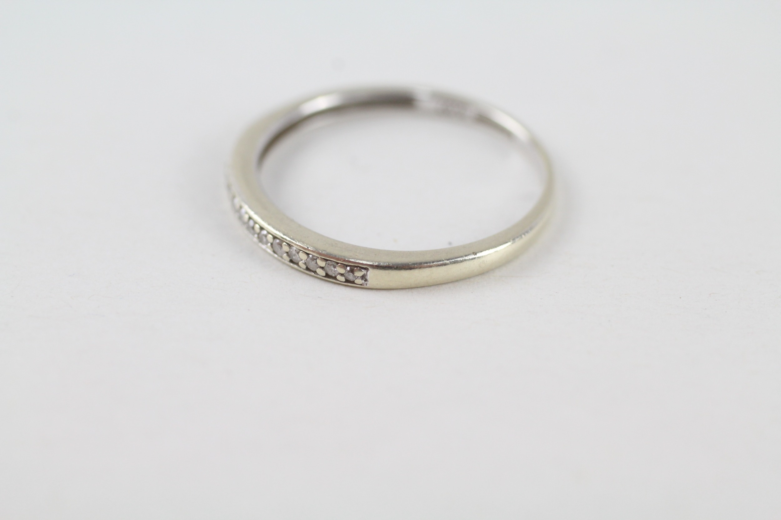 9ct gold diamond half eternity ring (1.3g) - Image 3 of 4