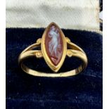 Victorian 18ct gold hard stone cameo ring weight 3.2g