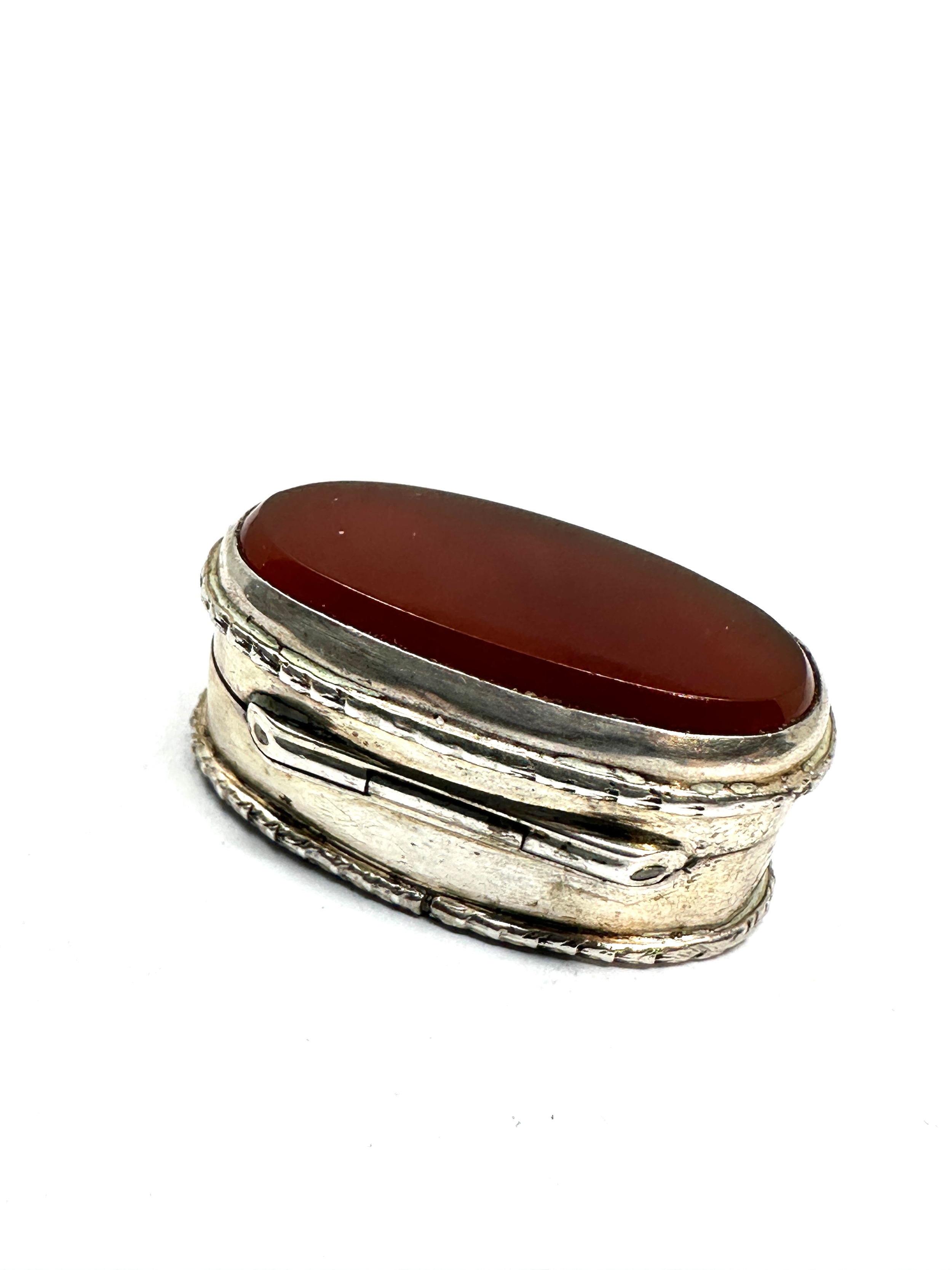 silver agate insert lid pill box measures approx 3.2cm by2cm height 1.5cm hallmarked 800 - Image 3 of 5