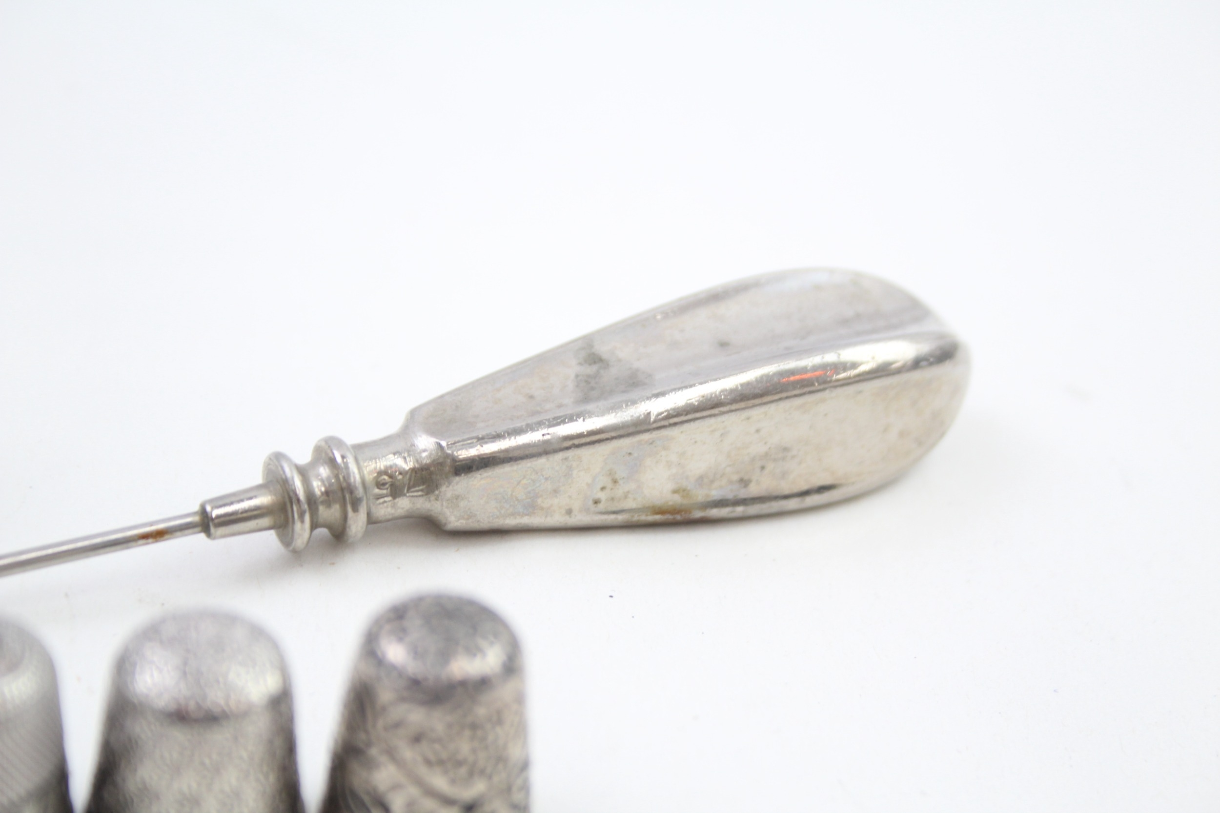 8 x .925 sterling thimbles & handled crochet hook - Image 6 of 6