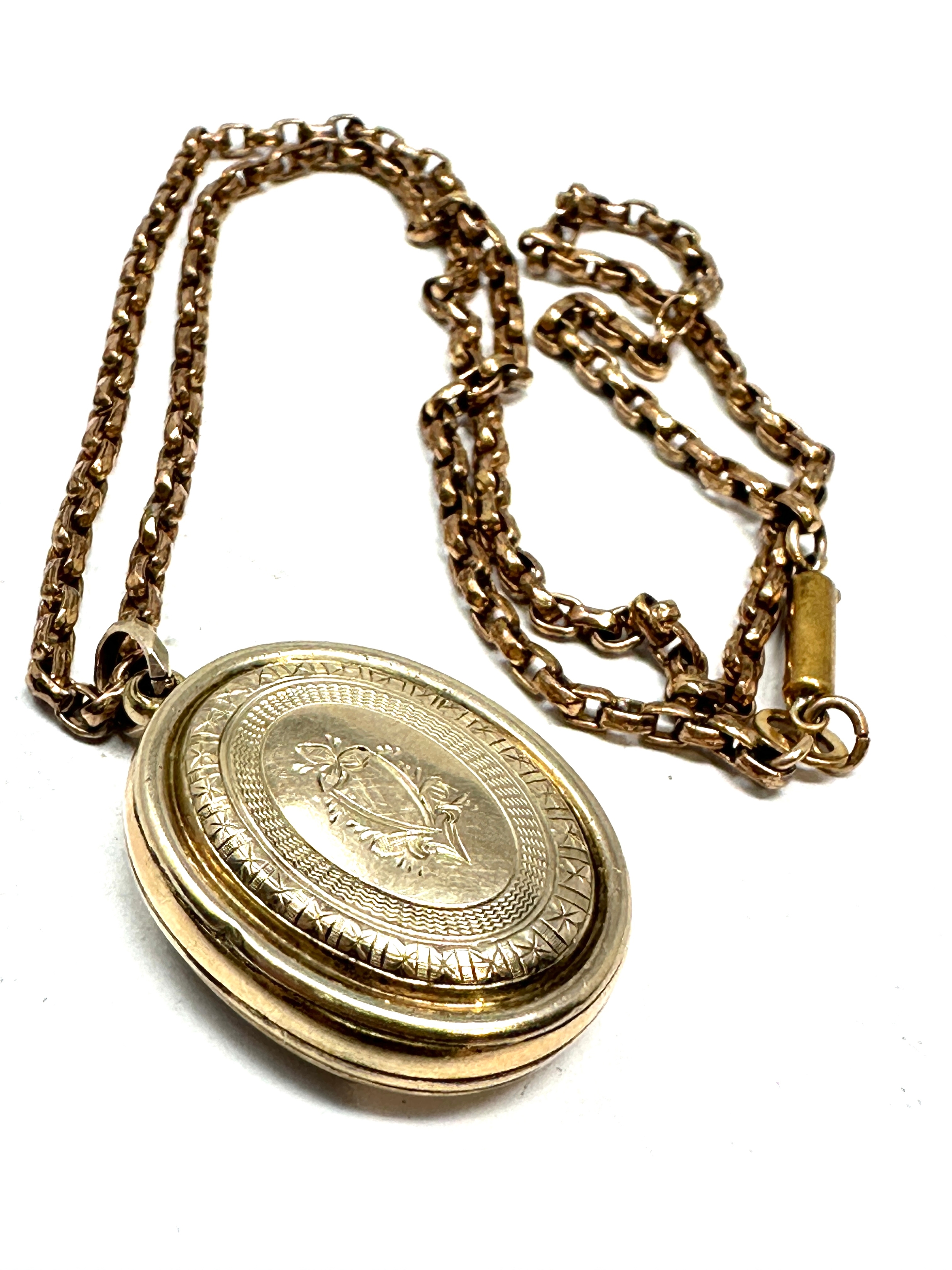 victorian 9ct gold back & front enamel mourning locket & chain - Image 3 of 4