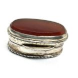 silver agate insert lid pill box measures approx 3.2cm by2cm height 1.5cm hallmarked 800