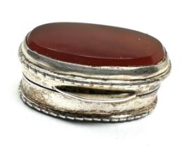 silver agate insert lid pill box measures approx 3.2cm by2cm height 1.5cm hallmarked 800