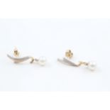 14ct gold bi-colour cultured pearl drop earrings with 9ct scroll backs (1.6g)