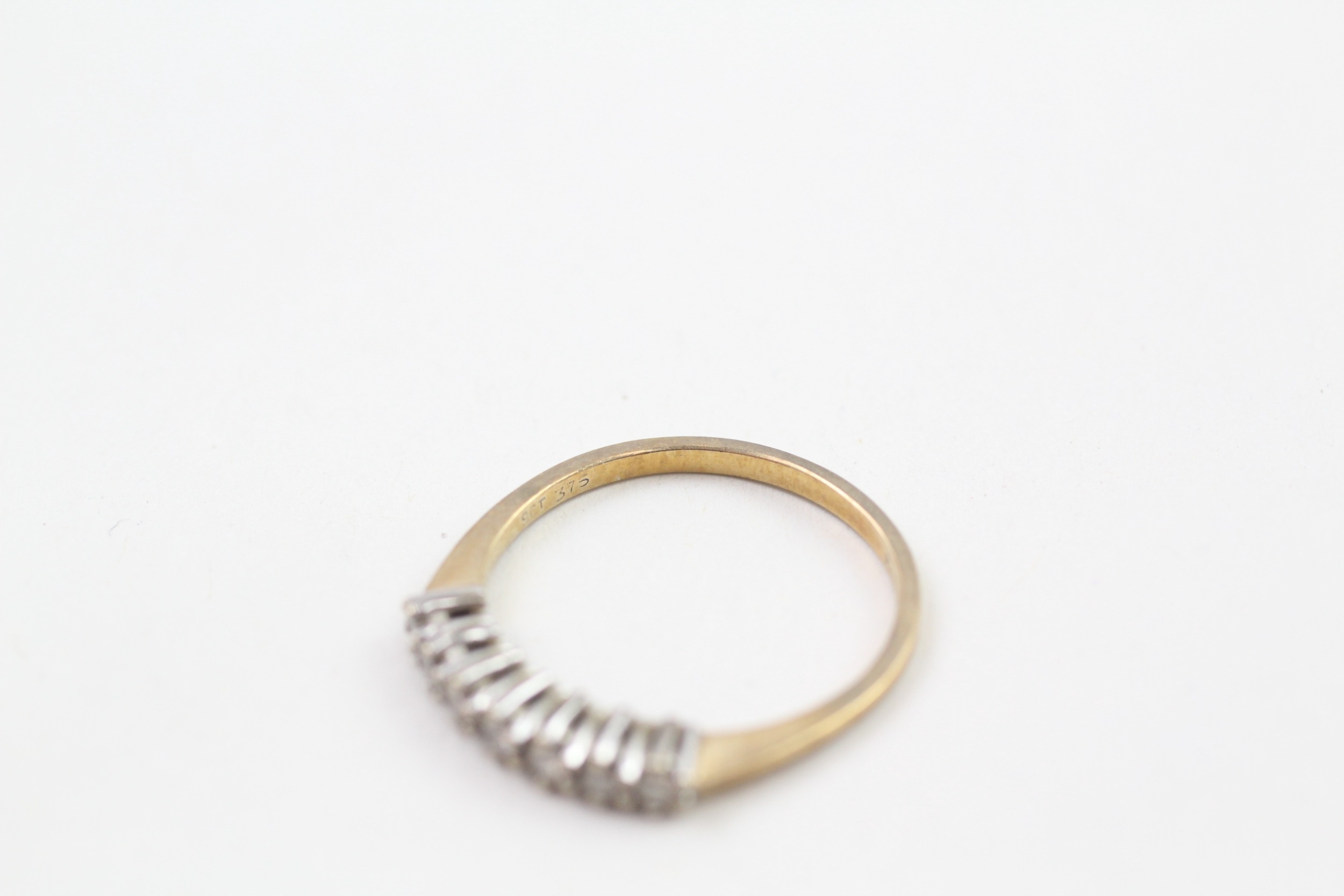 9ct gold vintage diamond half eternity ring, claw set (1.3g) - Image 4 of 4