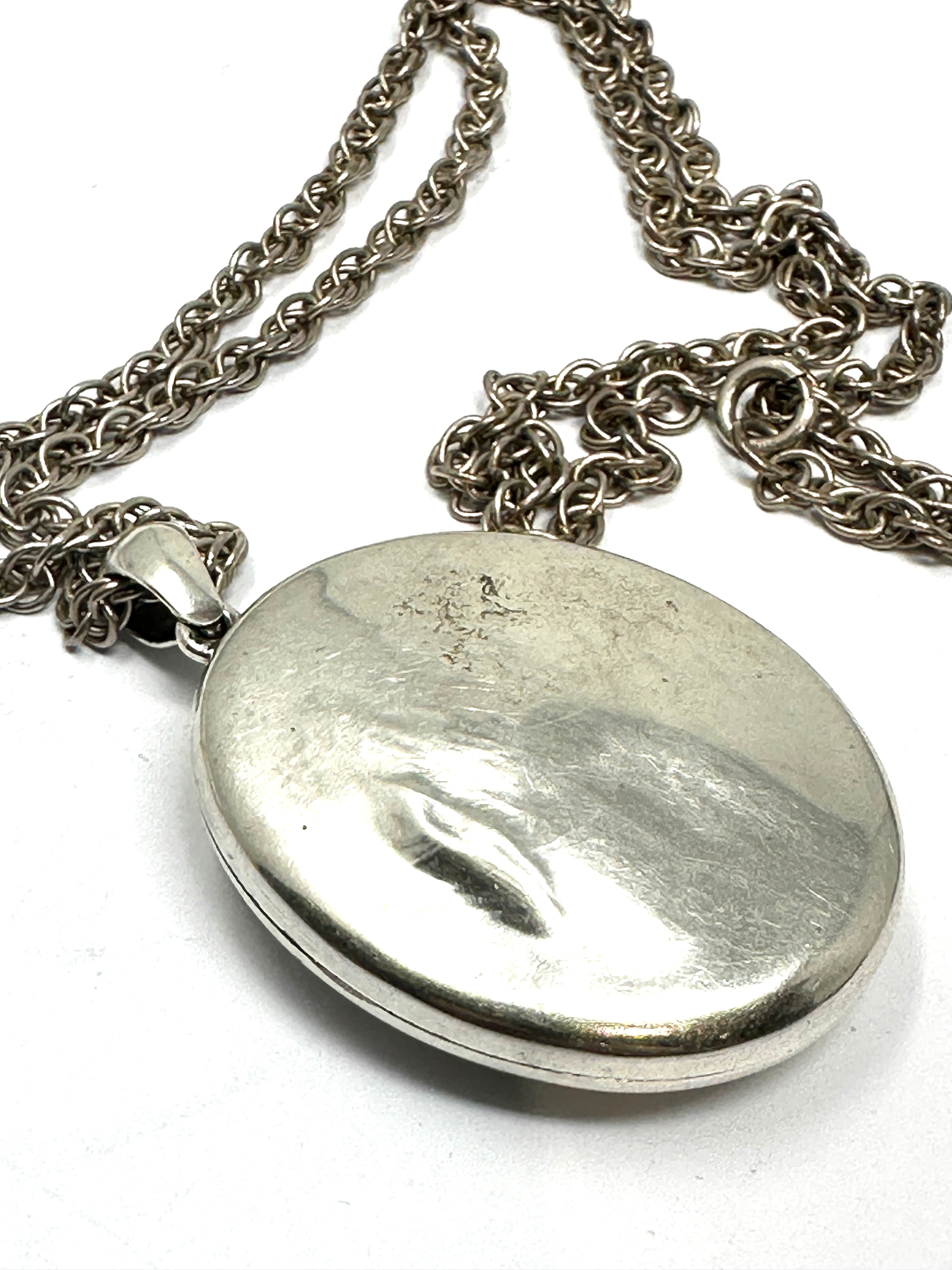 Large Vintage silver locket and chain weight 35g - Image 3 of 3