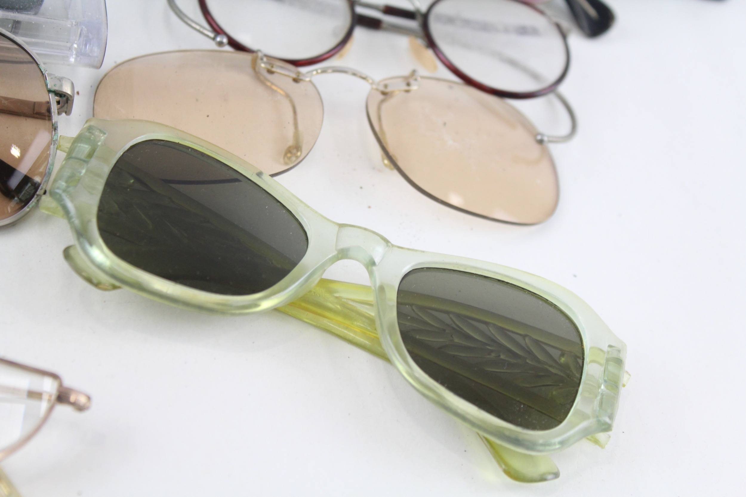 Sunglasses Vintage Glasses Assorted Inc Oversized, Mid Century, Cases, Retro Lot - Image 6 of 7