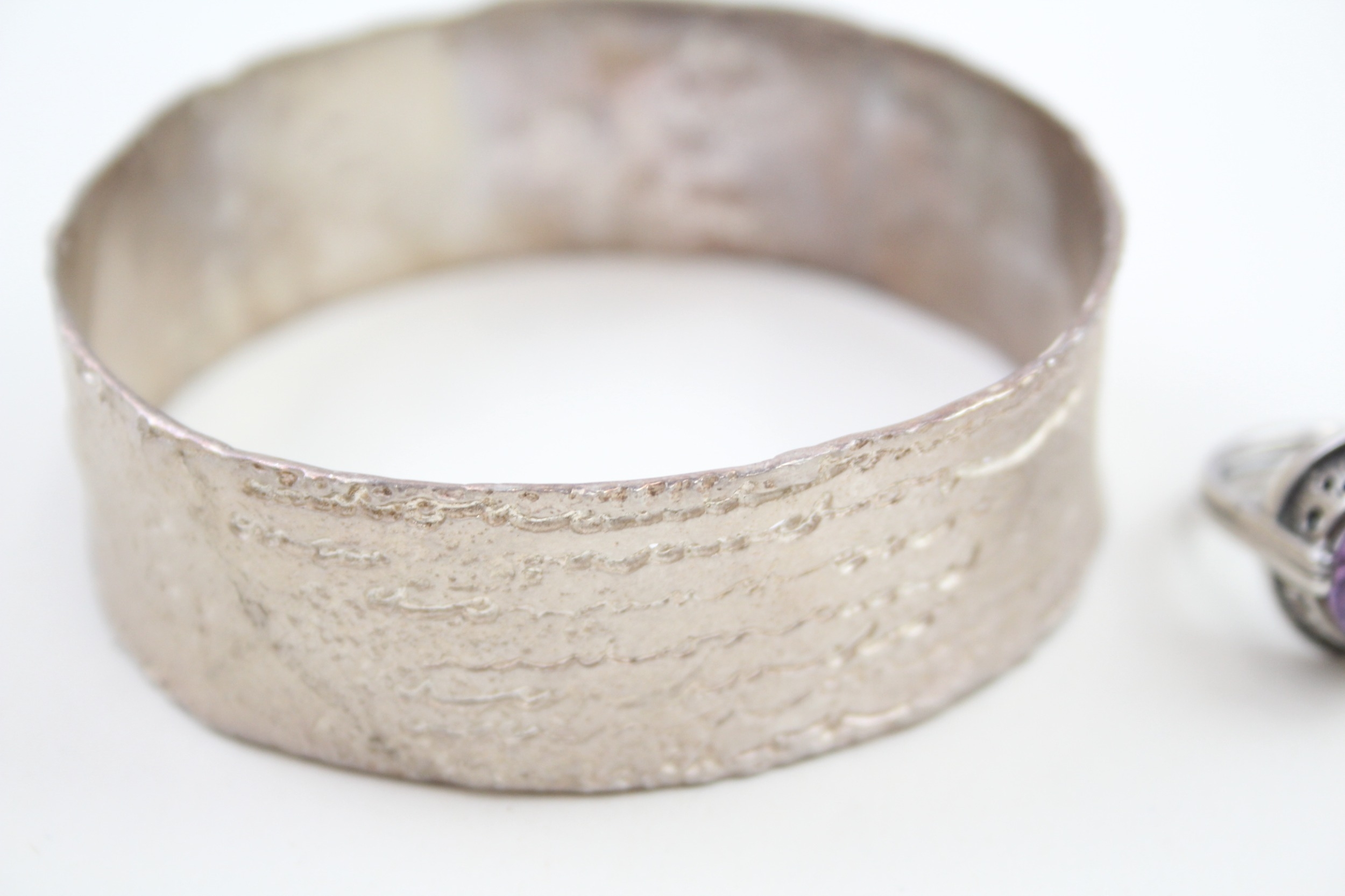 A silver modernist textured bangle and a mid century ring (62g) - Image 2 of 4