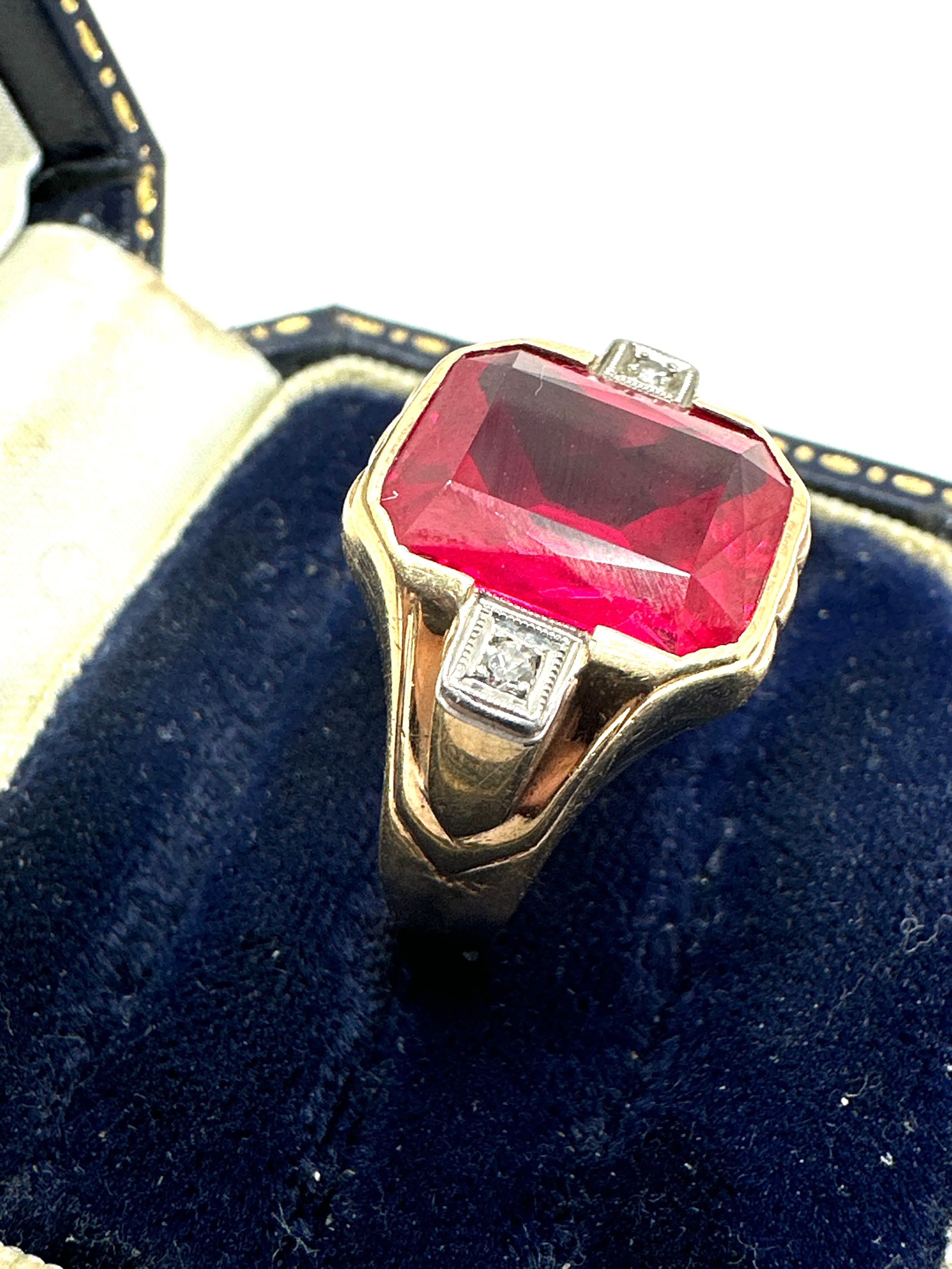 10ct gold diamond & synthetic ruby ring weight 5.9g - Image 2 of 4