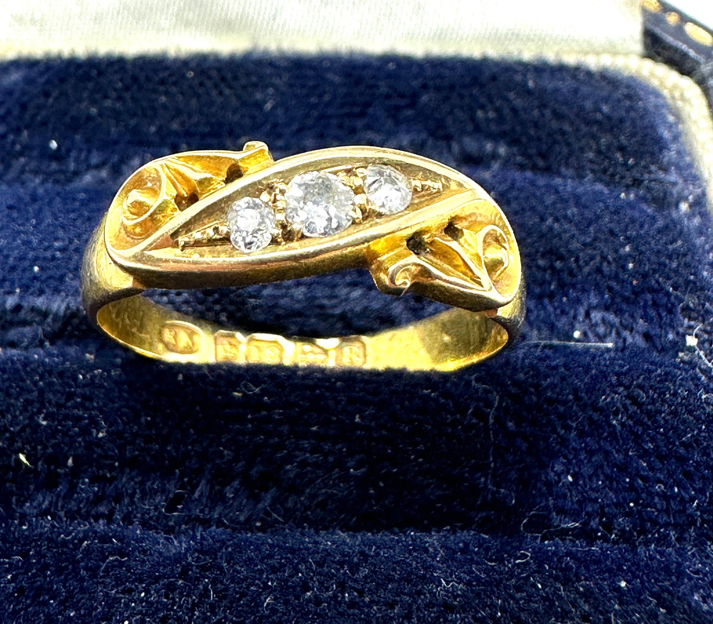 Antique 18ct gold diamond ring weight 2.6g