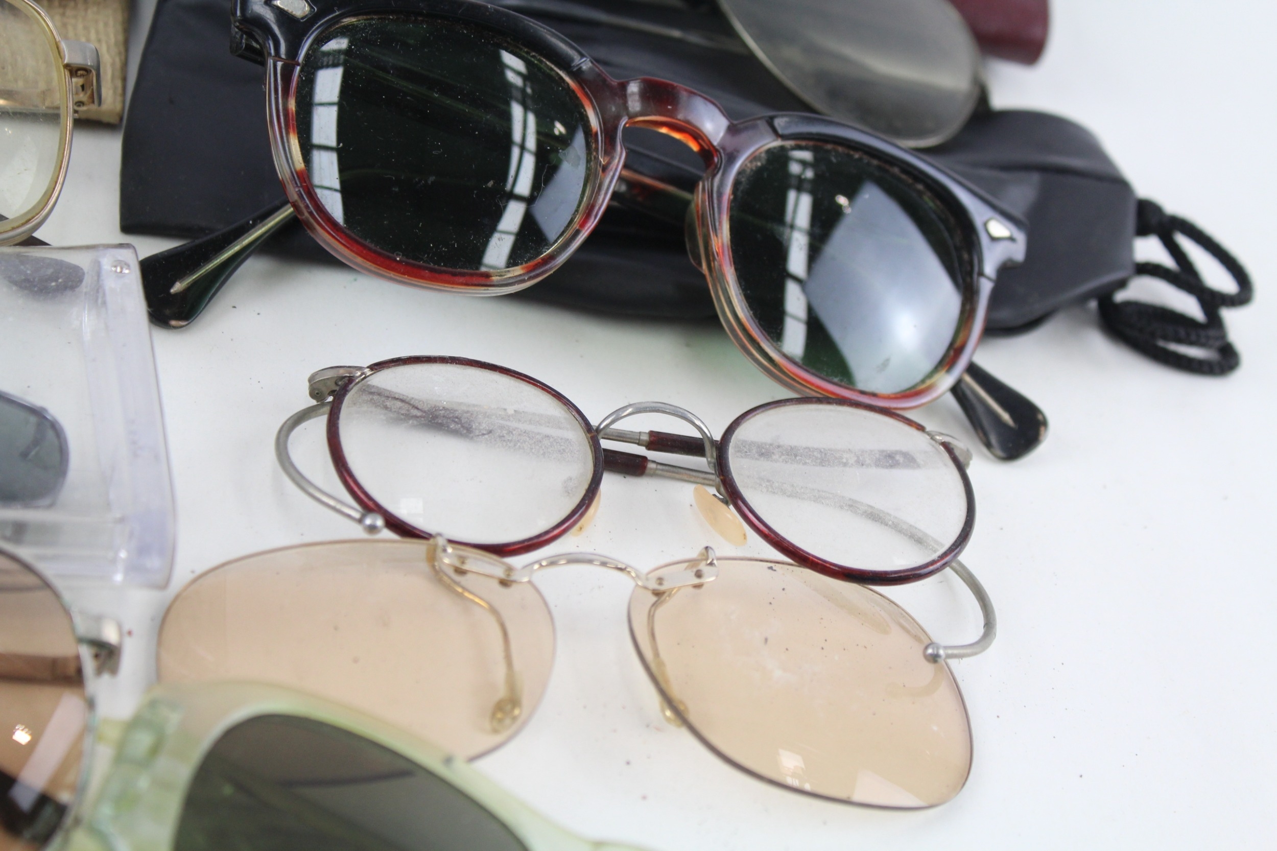 Sunglasses Vintage Glasses Assorted Inc Oversized, Mid Century, Cases, Retro Lot - Image 7 of 7