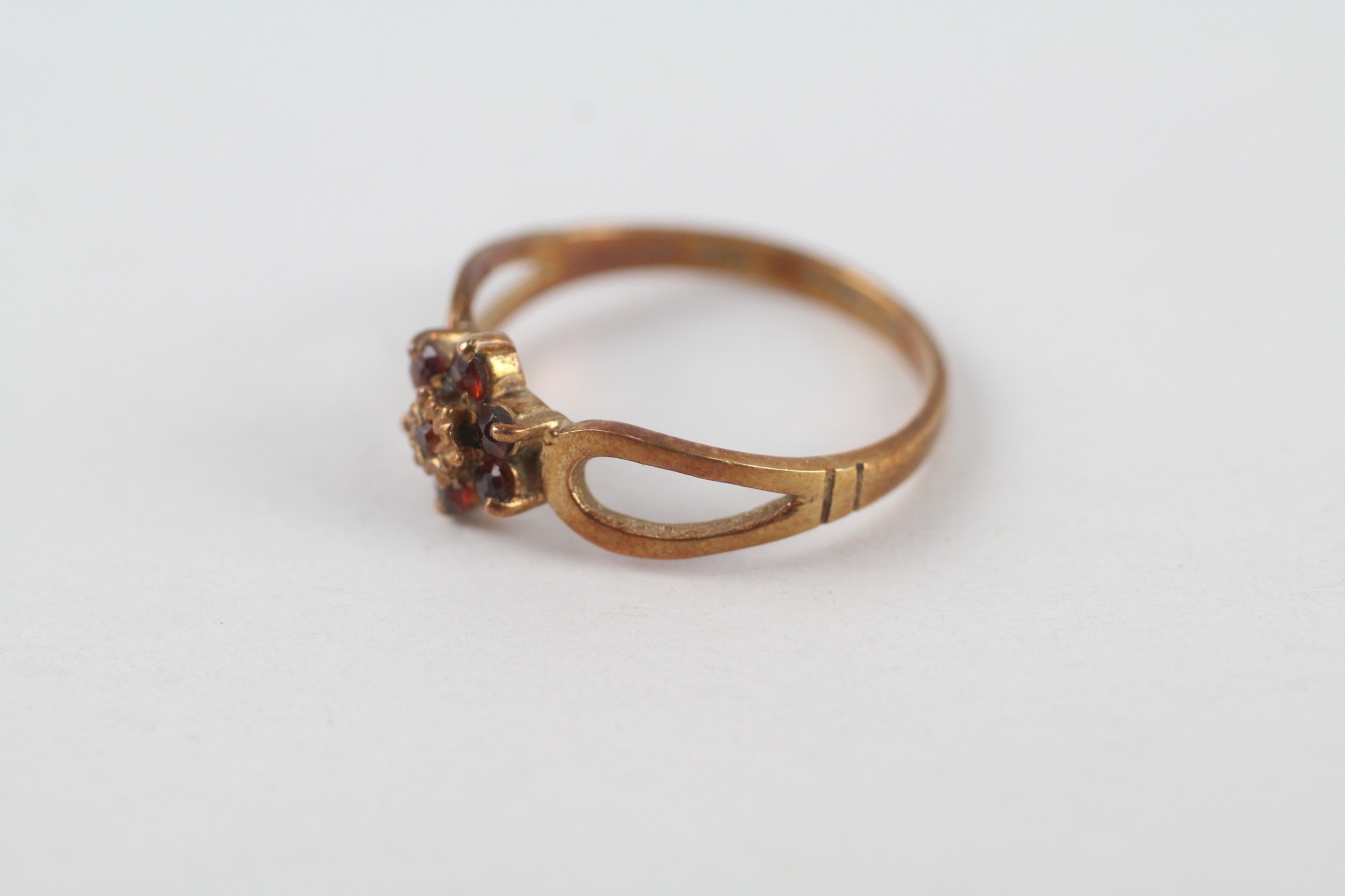 14ct gold vintage garnet cluster ring (1.6g) - Image 3 of 4