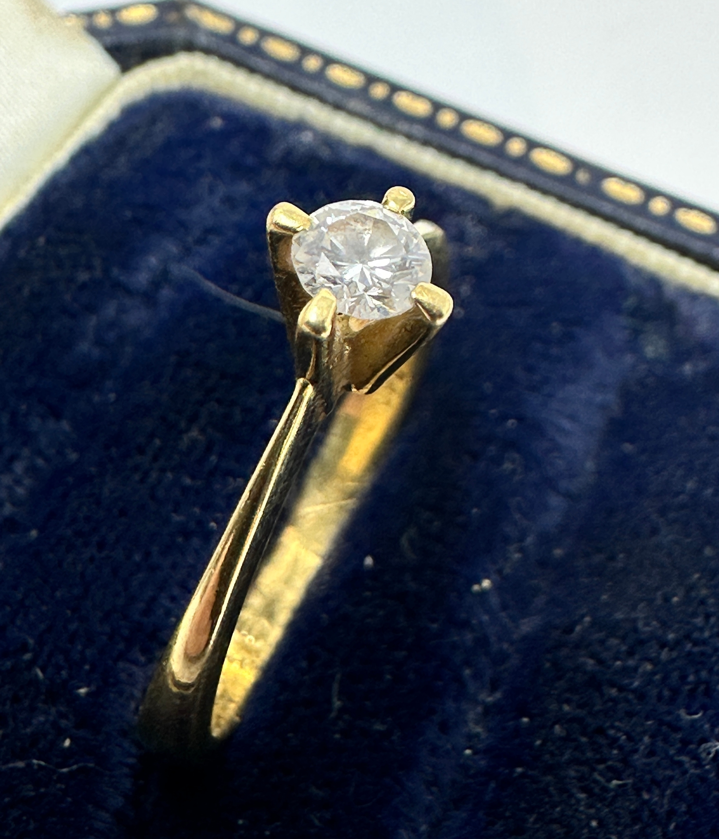 18ct gold diamond solitaire diamond ring weight 3g - Image 2 of 4