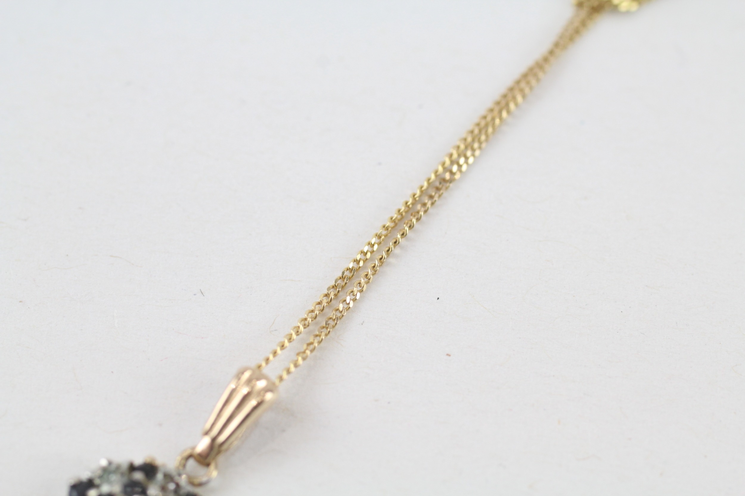 9ct gold vintage sapphire & diamond cluster pendant necklace (2g) - Image 3 of 4