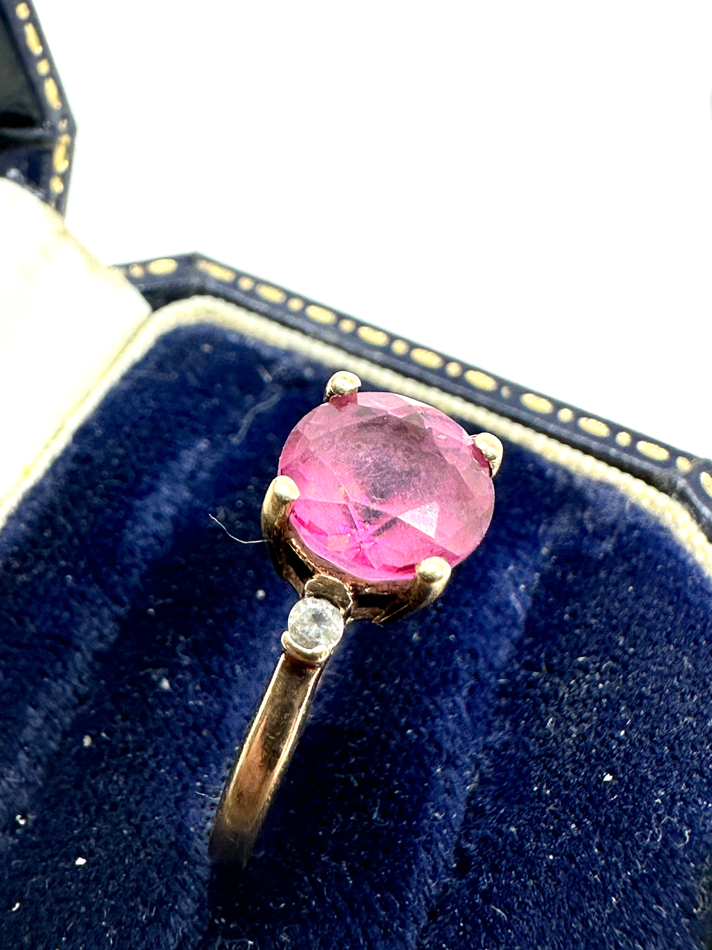 9ct gold diamond & pink gemstone ring weight 2.2g - Image 2 of 4