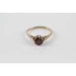 9ct gold circular cut garnet single stone ring (1.8g)