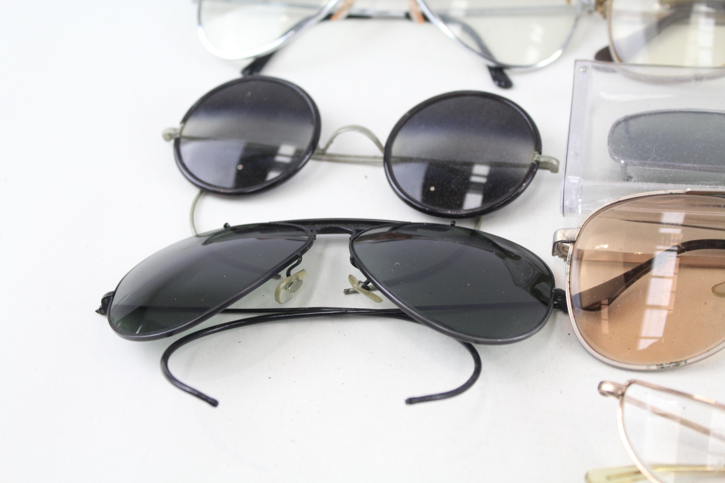 Sunglasses Vintage Glasses Assorted Inc Oversized, Mid Century, Cases, Retro Lot - Image 4 of 7