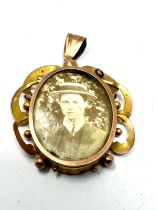 Antique 9ct gold photo locket measures approx 4cm drop weight 5g
