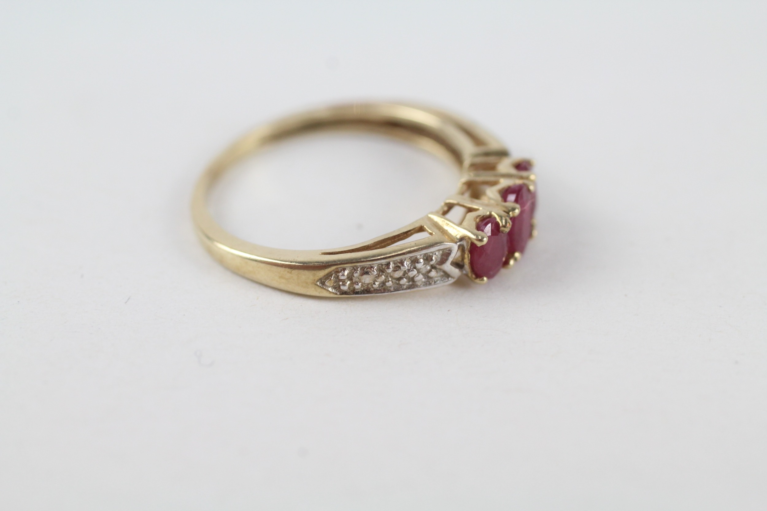 9ct gold oval cut ruby & diamond ring (1.7g) - Image 2 of 4