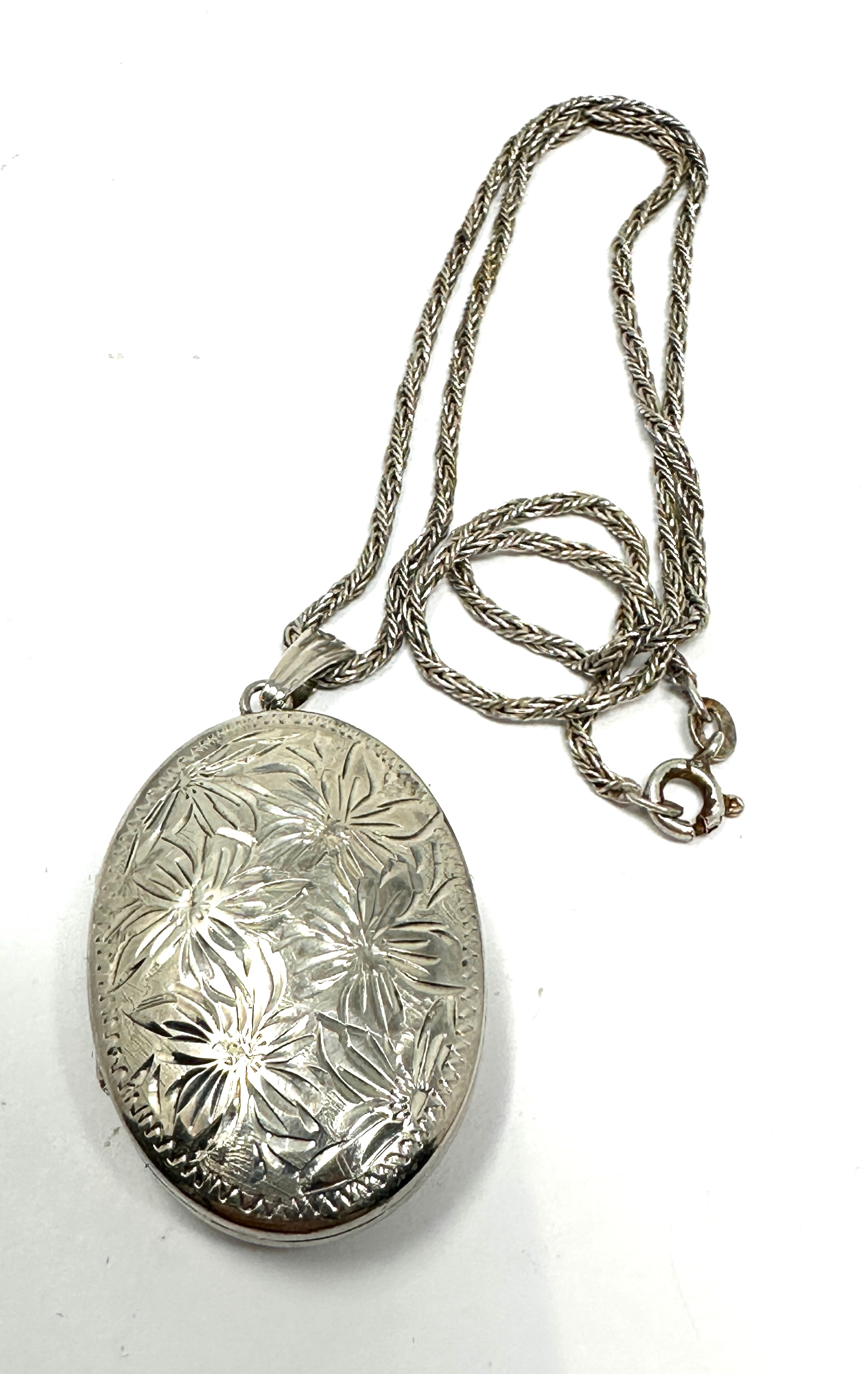 silver locket and chain weight 12g