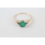 9ct green & blue gemstone three stone ring (1.9g)