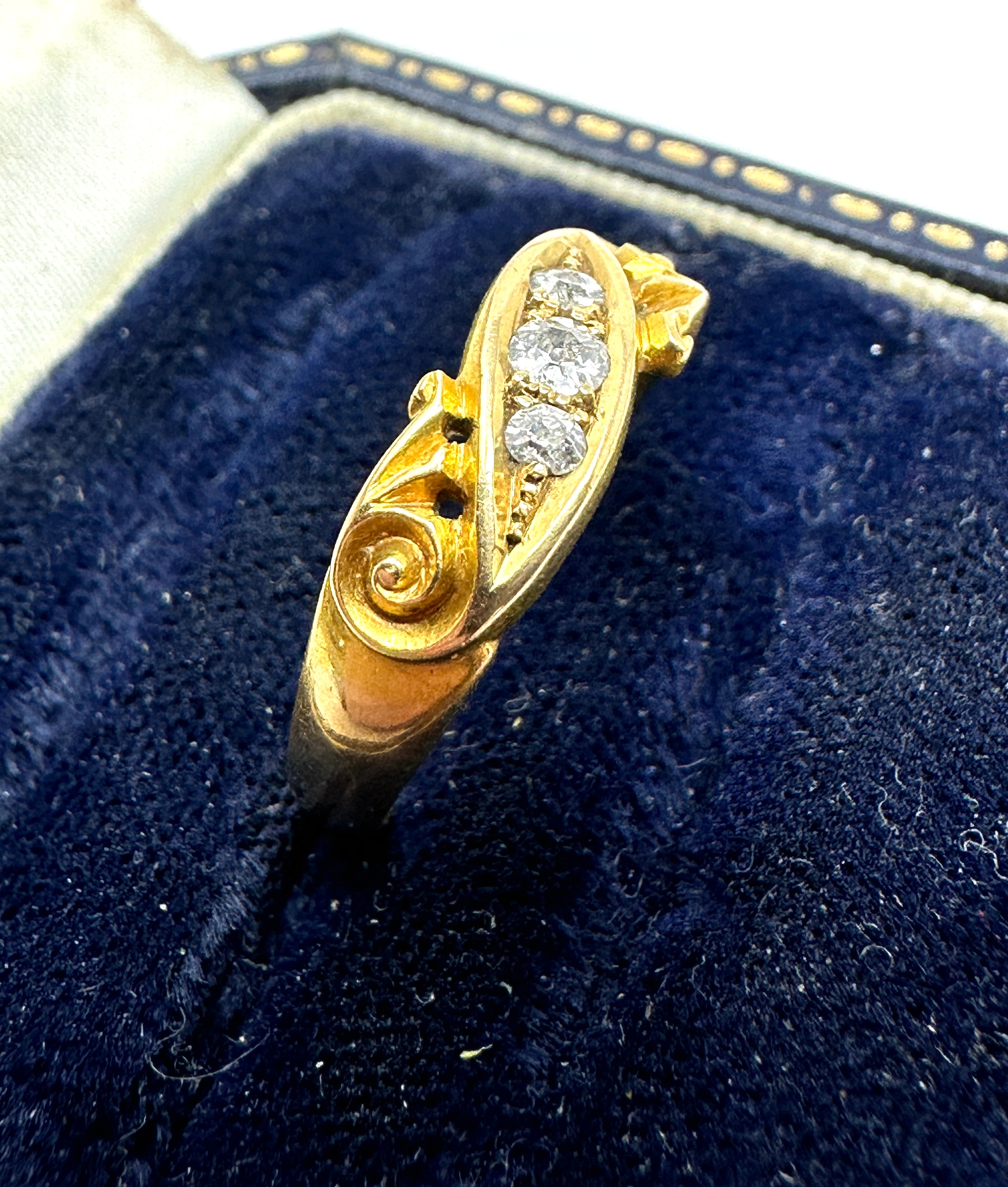 Antique 18ct gold diamond ring weight 2.6g - Image 2 of 4