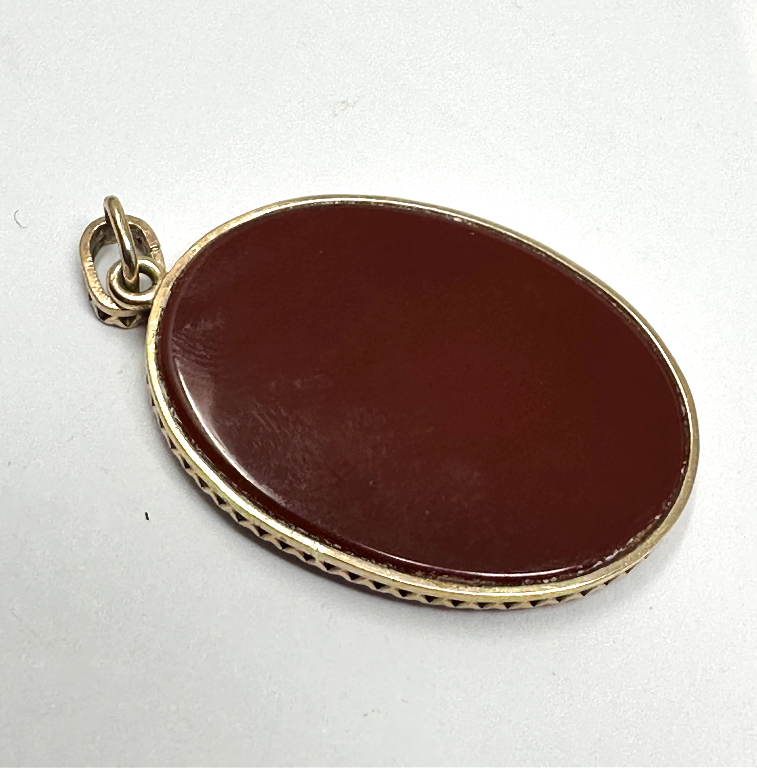 9ct gold framed hard stone cameo pendant measures approx 4cm drop by 2.3cm wide weight 5.5g - Image 3 of 3