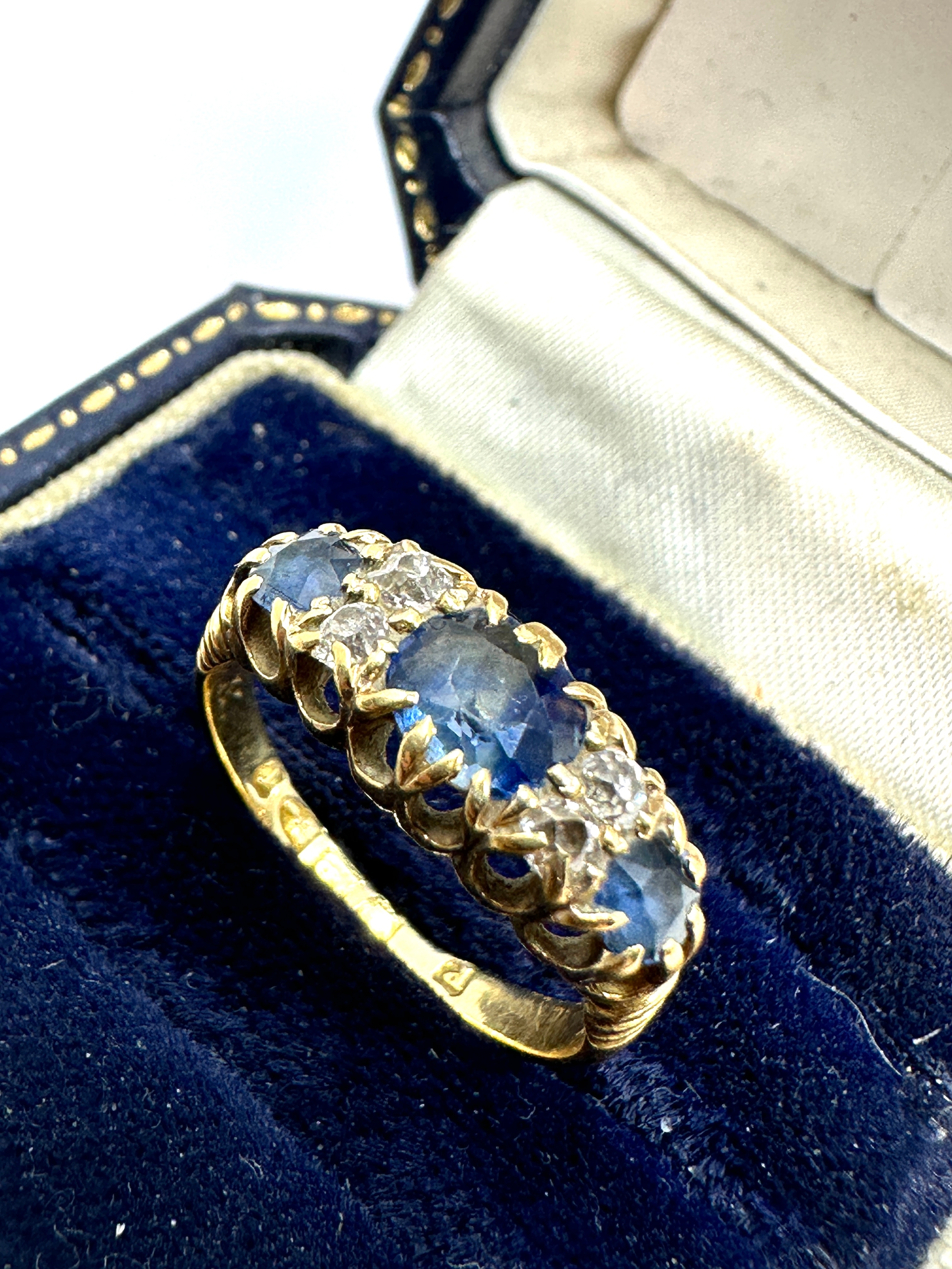 Antique 18ct gold sapphire & diamond ring weight 3.6g - Image 3 of 4