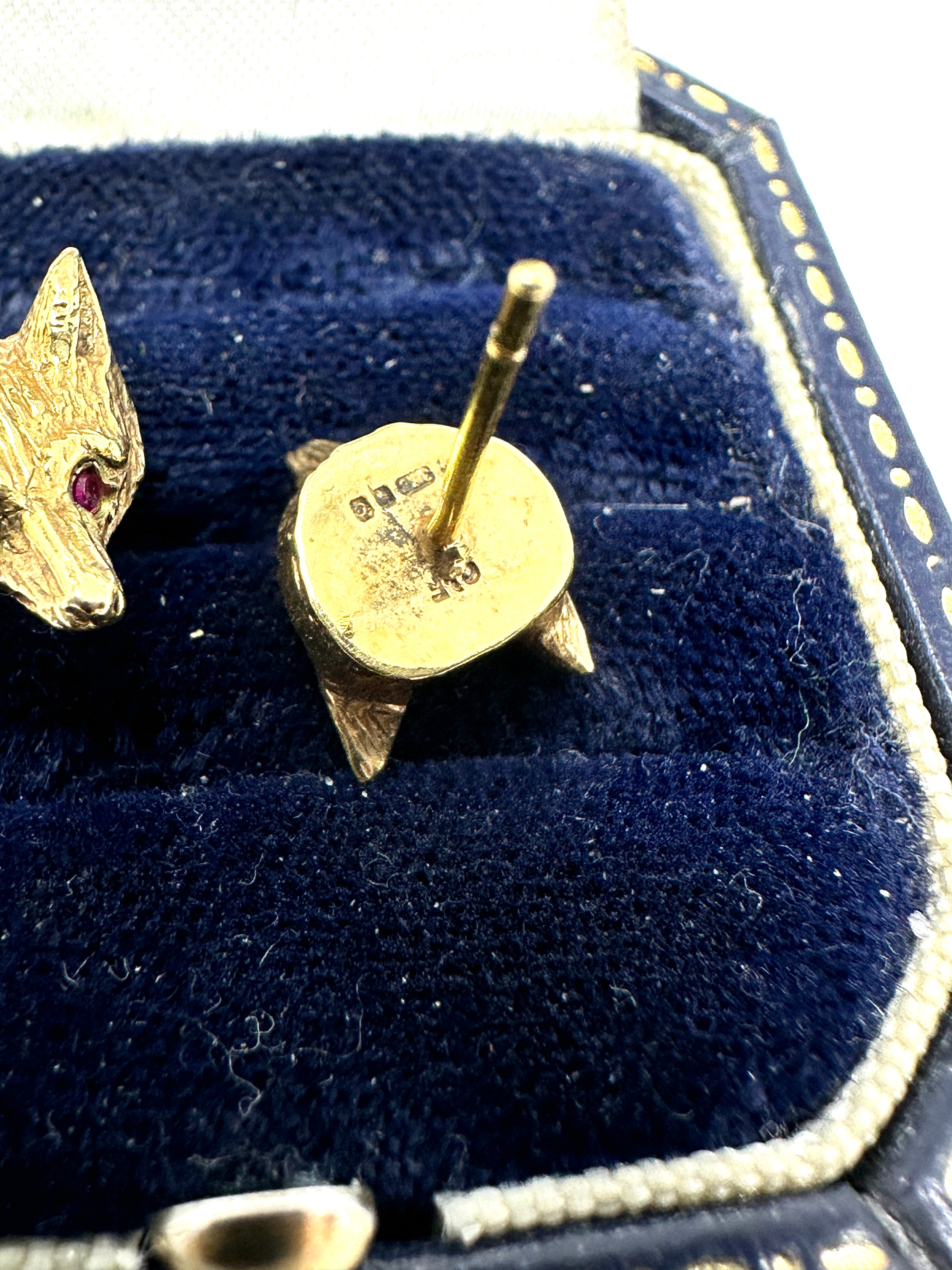Vintage 9ct gold ruby eye fox head earrings weight 5g - Image 4 of 5