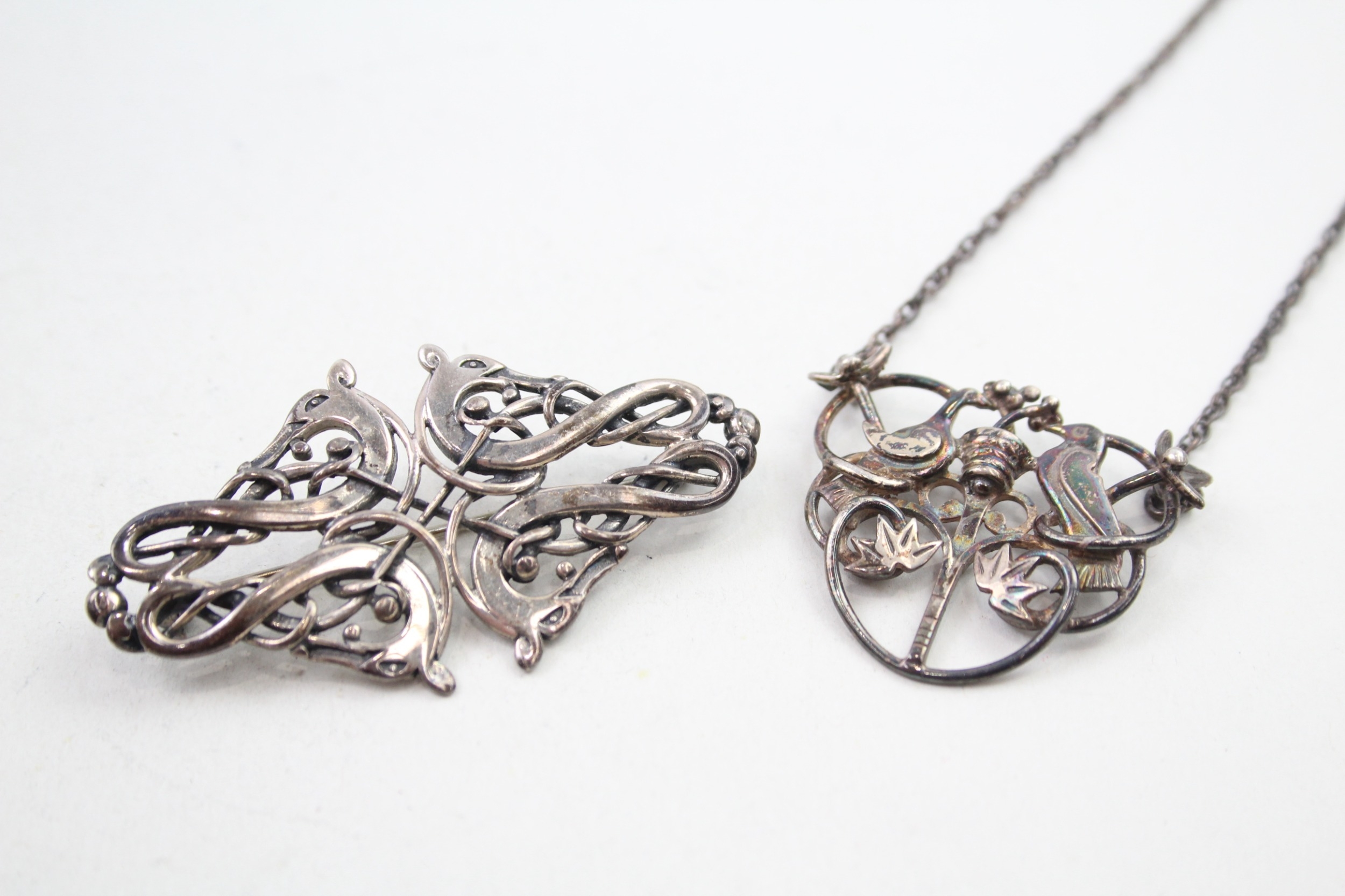 A silver necklace and brooch by Scottish silversmith Ola Gorie (19g)