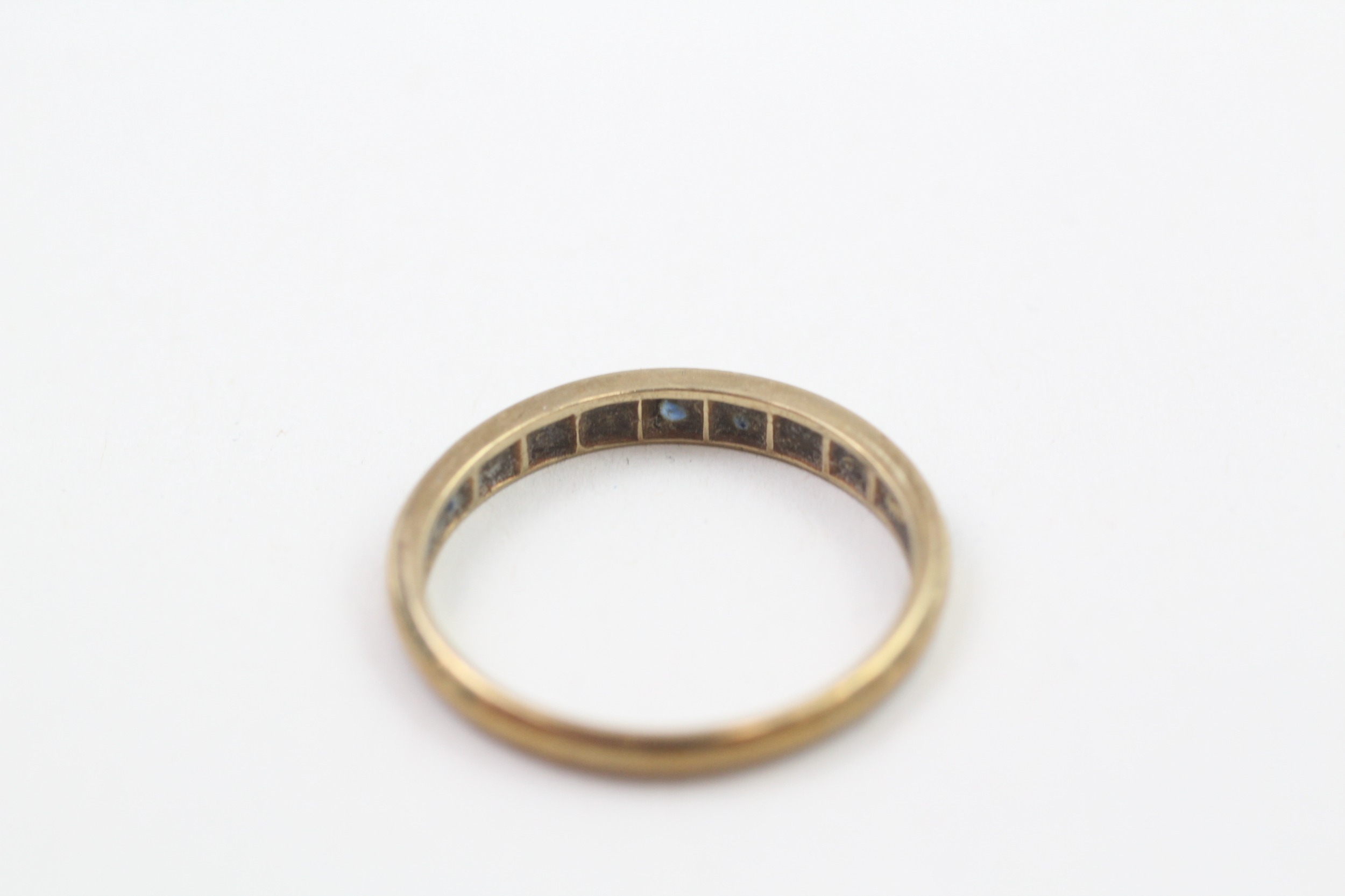 9ct gold vintage sapphire half eternity ring (1.7g) - Image 3 of 4