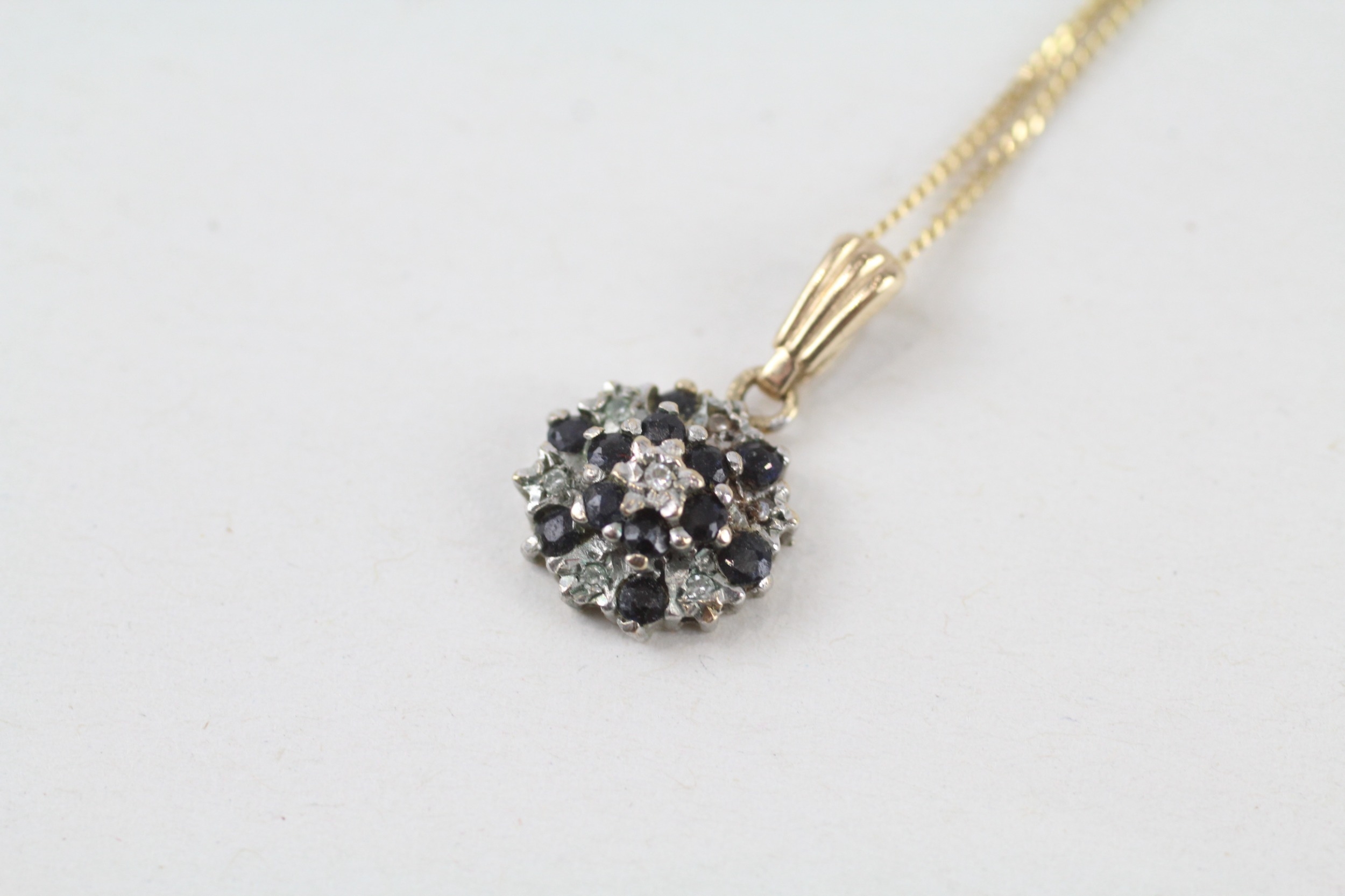 9ct gold vintage sapphire & diamond cluster pendant necklace (2g) - Image 2 of 4