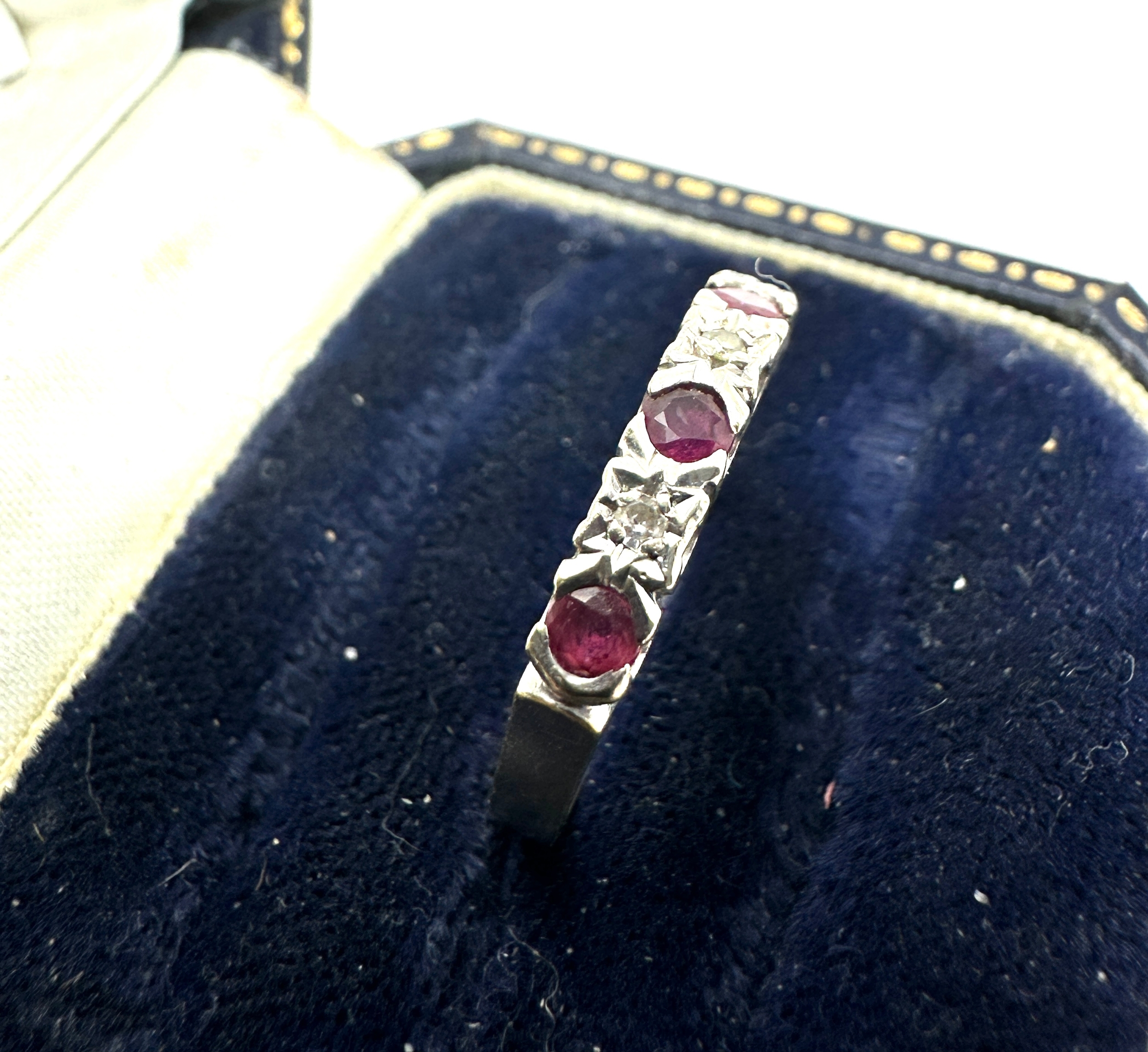 9ct white gold diamond & ruby ring weight 2.5g - Image 2 of 4