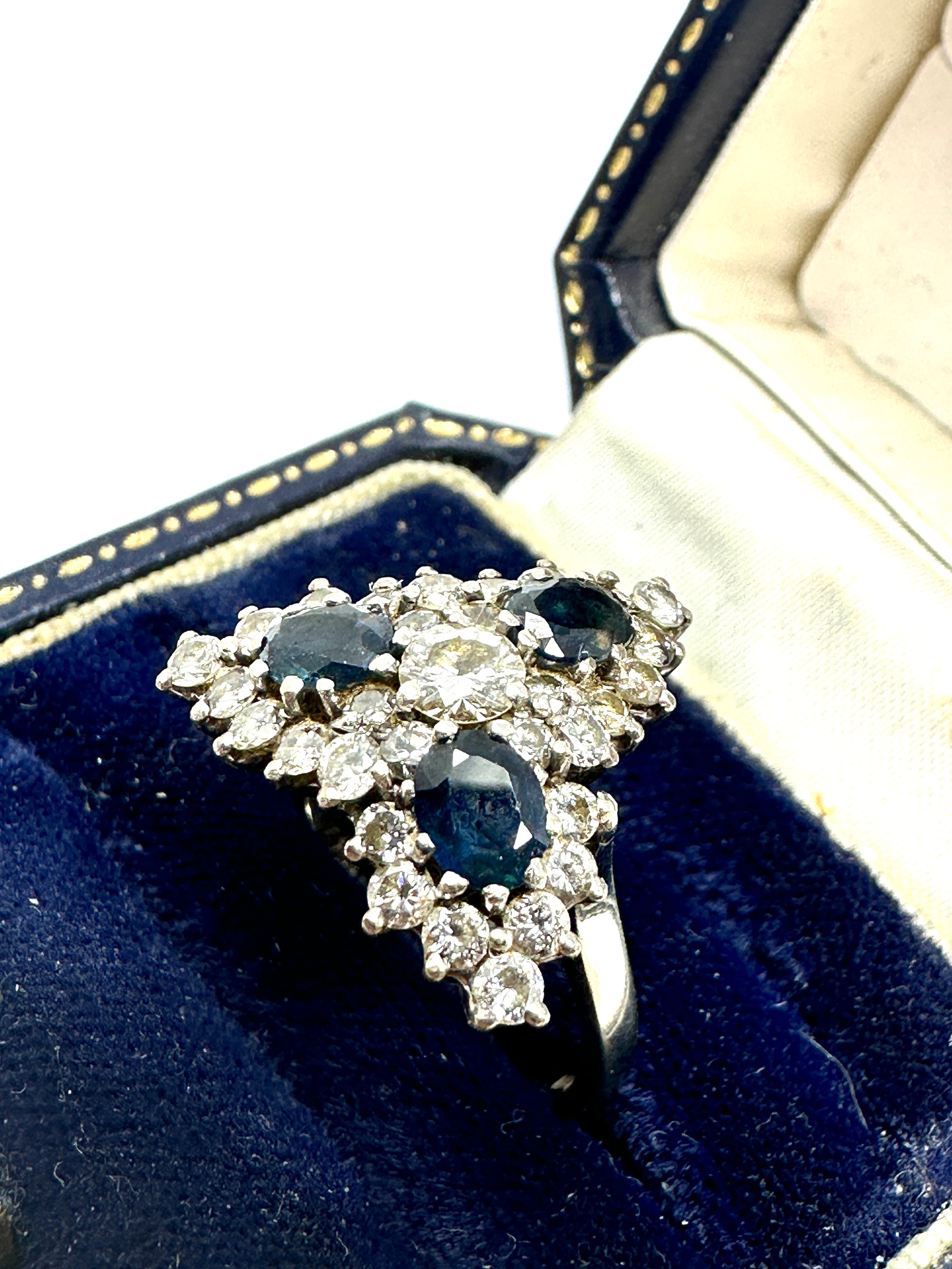 18ct white gold diamond & sapphire ring est 1ct diamonds central diamond measures 4mm dia weight 6. - Image 3 of 4