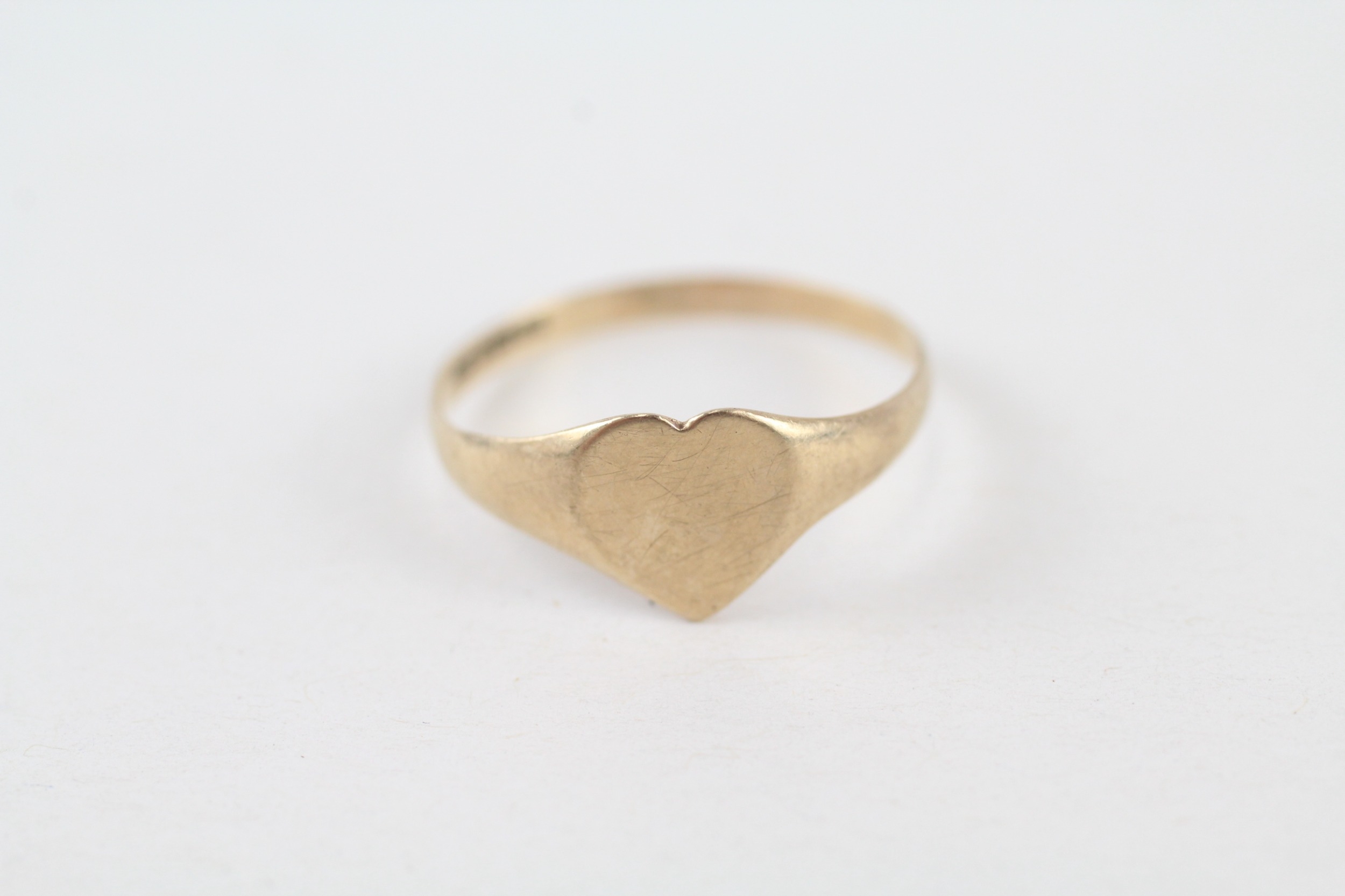 9ct gold vintage heart shaped signet ring (0.8g)