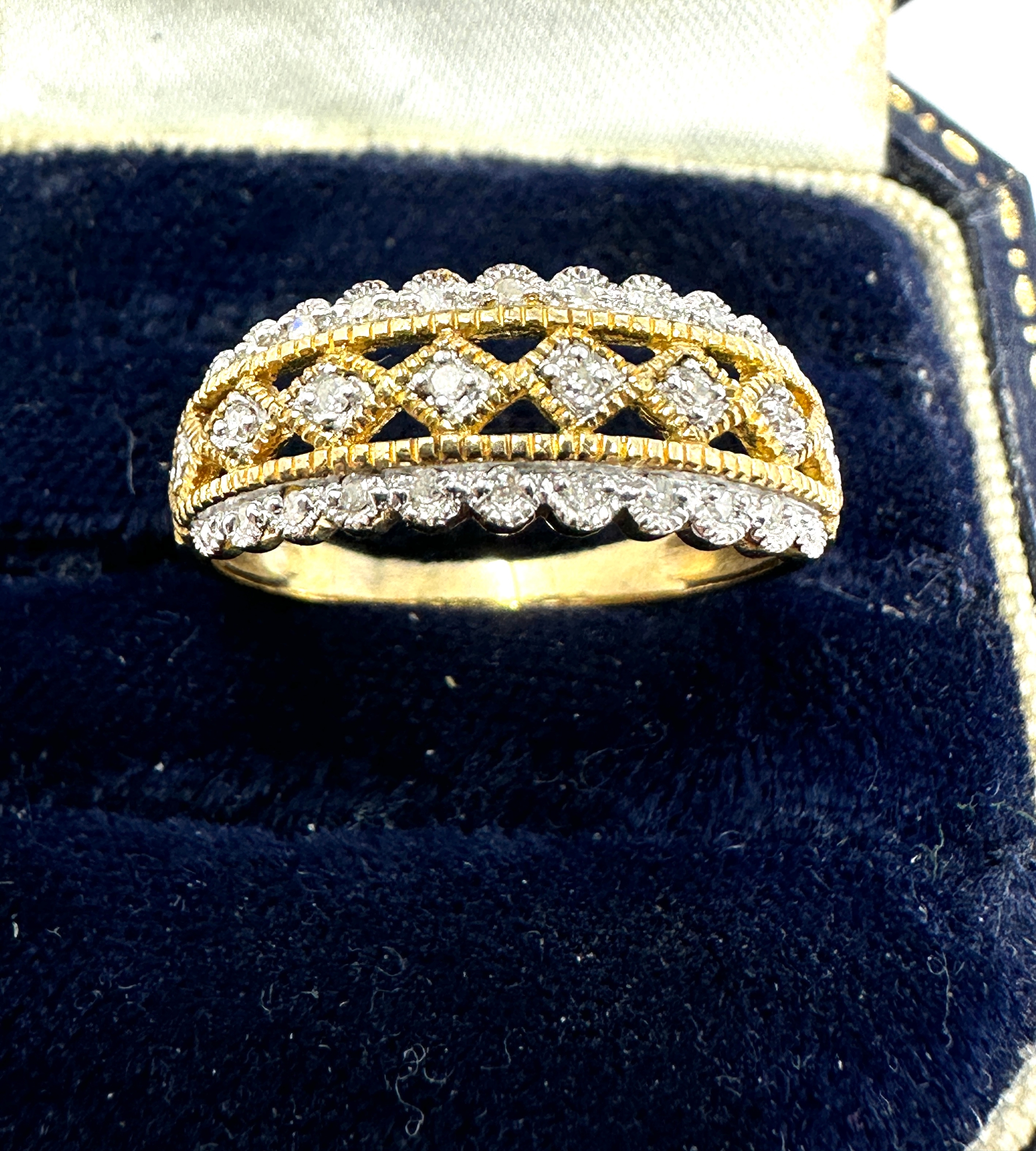 9ct gold diamond ring weight 2.2g