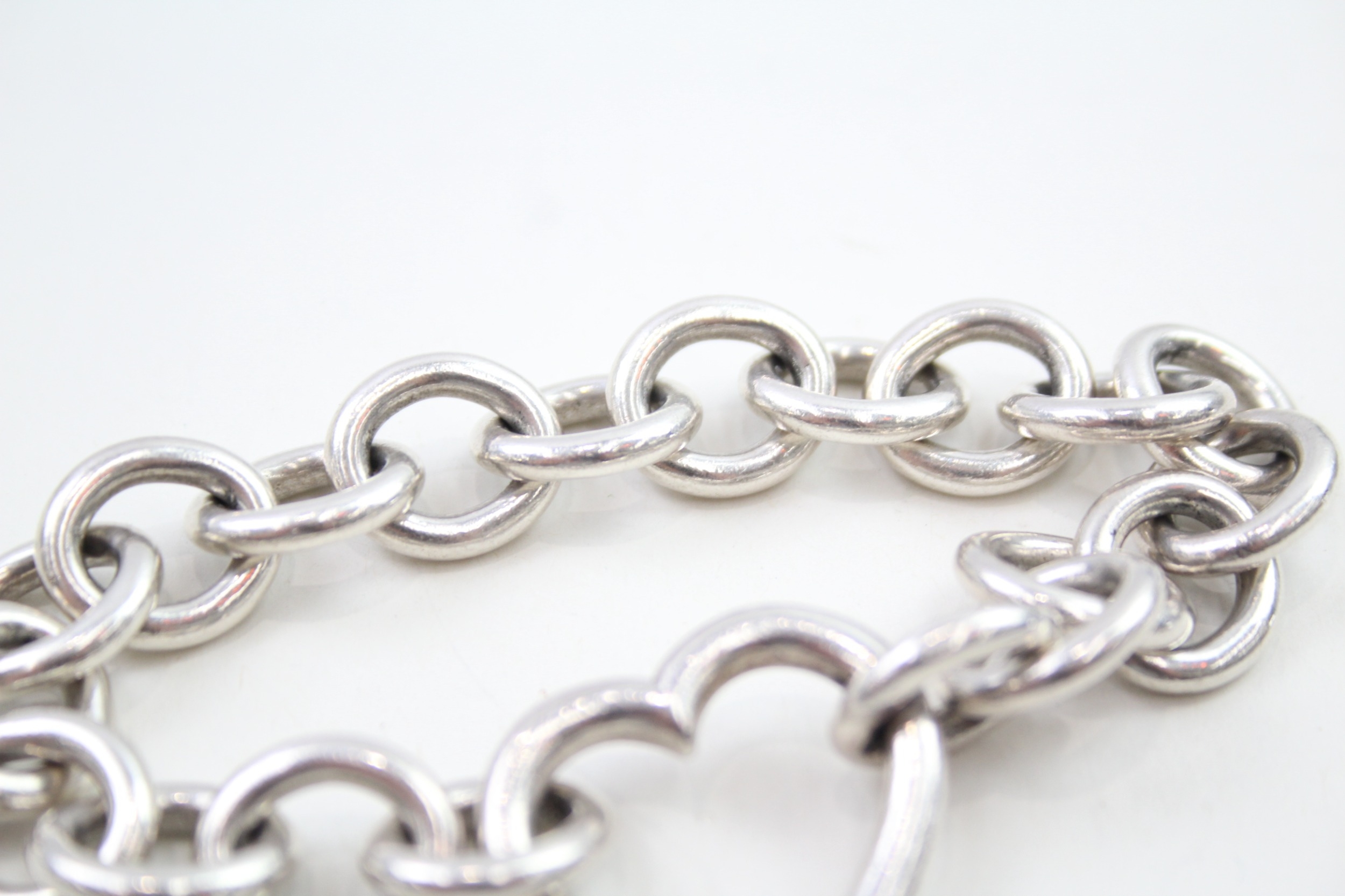 A silver bracelet by Tiffany and Co (46g) - Image 3 of 5