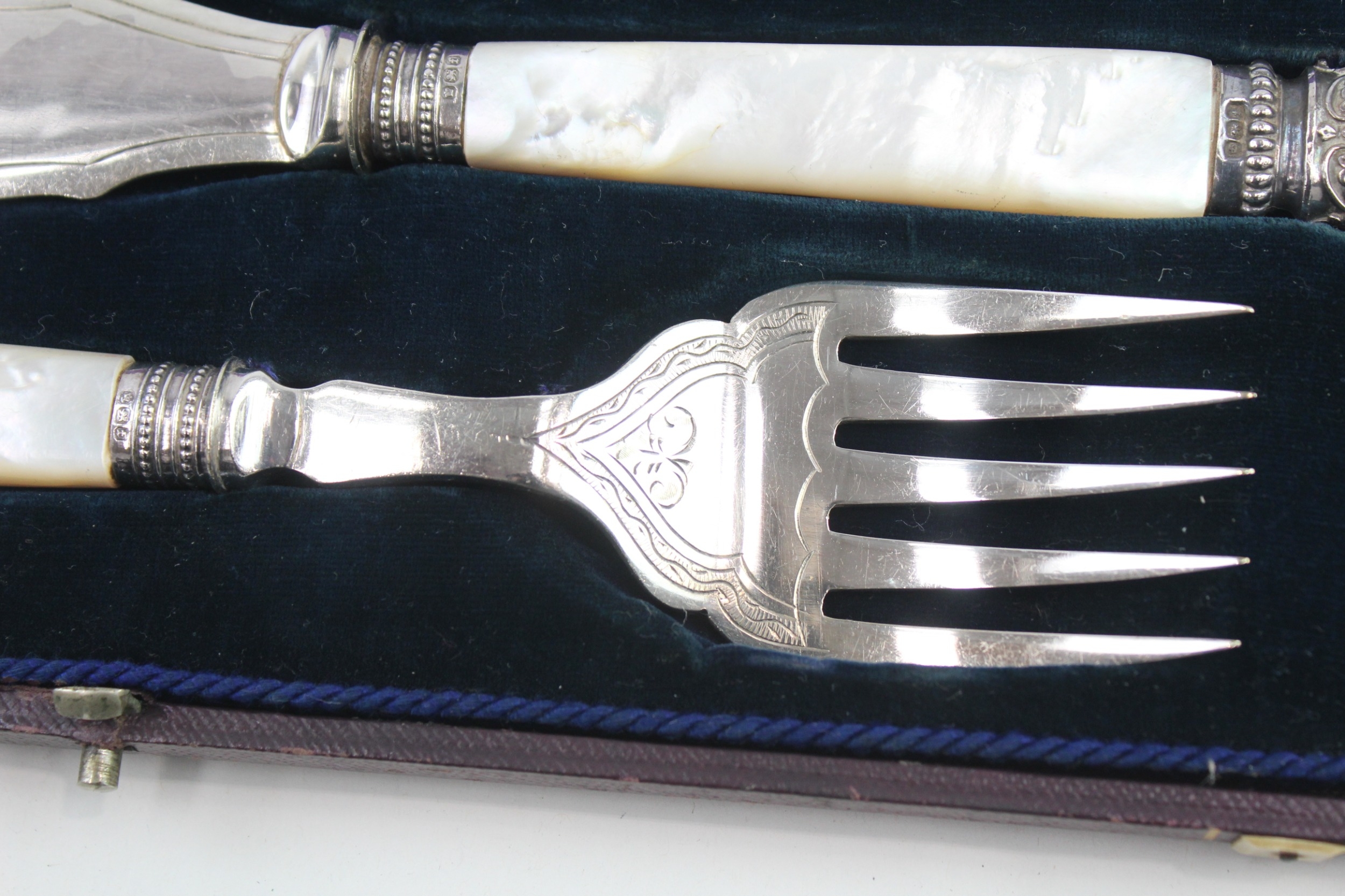 Vintage Cutlery Sets Mother of Pearl Fish Serving Spoons & Ivorine Steak Set x 2 - Image 4 of 8