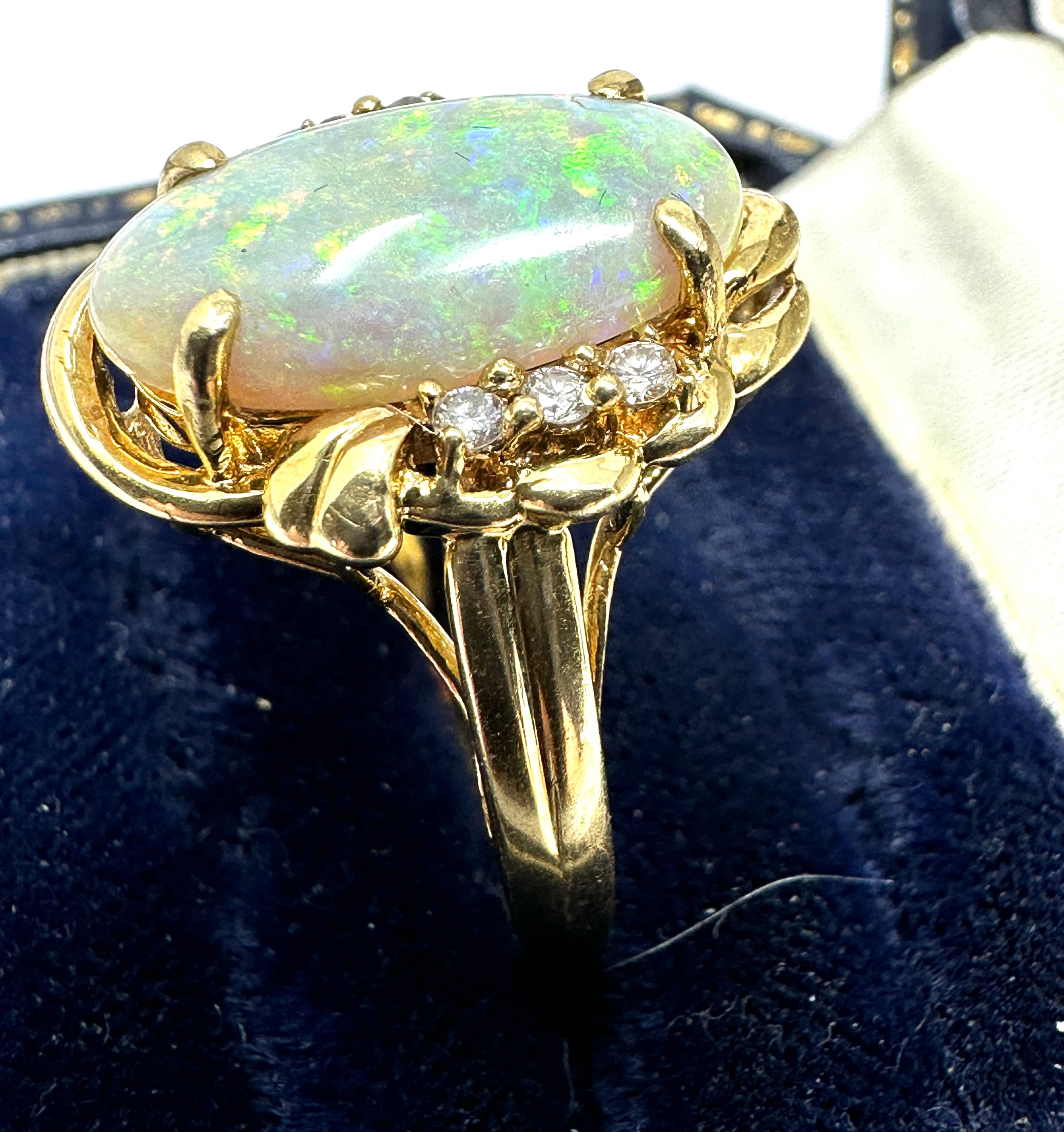 18ct gold large opal & diamond ring opal measures approx 16mm by 8mm with 3 diamons each side weight - Image 3 of 5