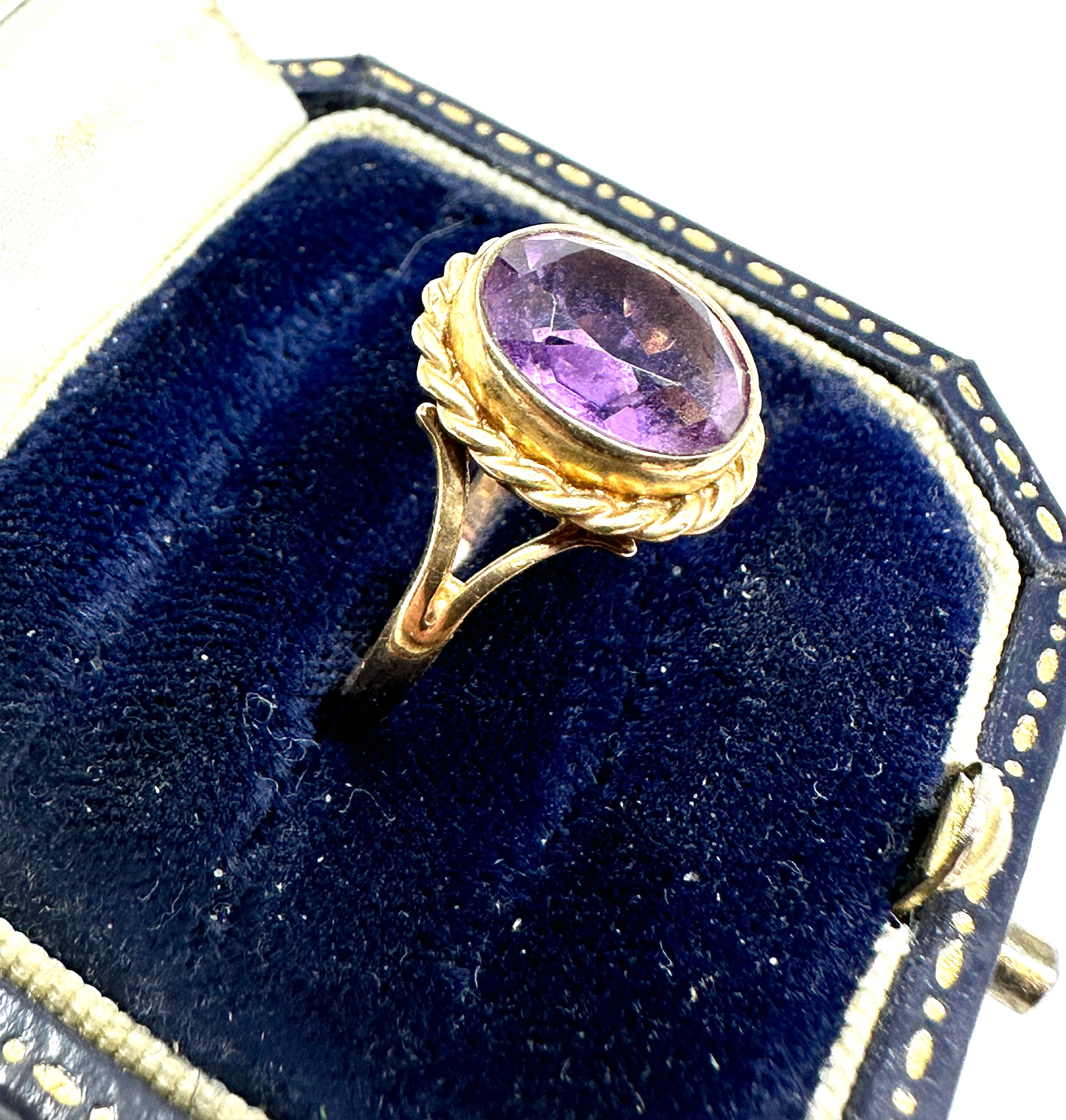 9ct gold amethyst ring weight 2.8g