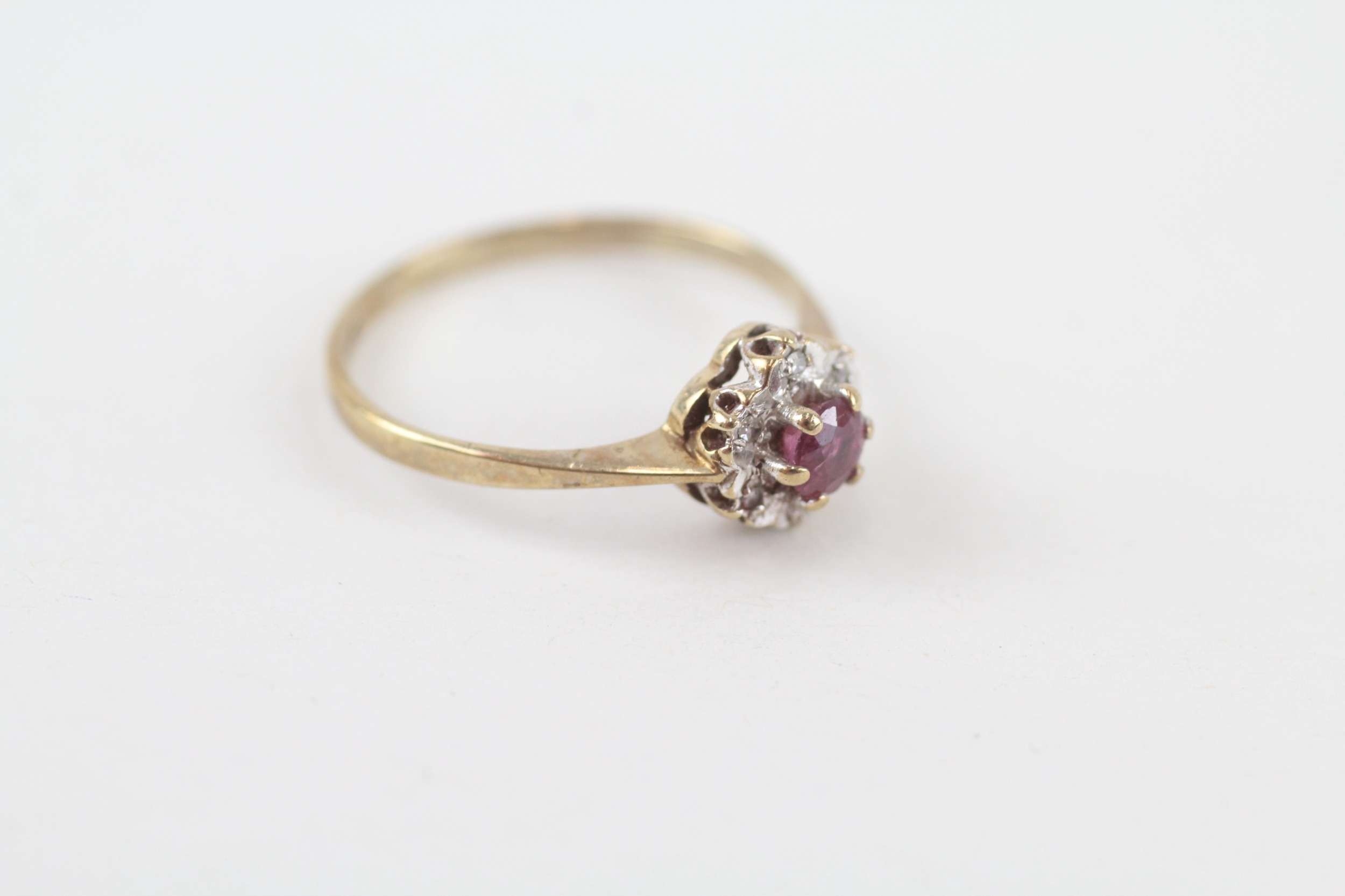 9ct gold vintage ruby & diamond cluster ring (1.1g) - Image 2 of 4