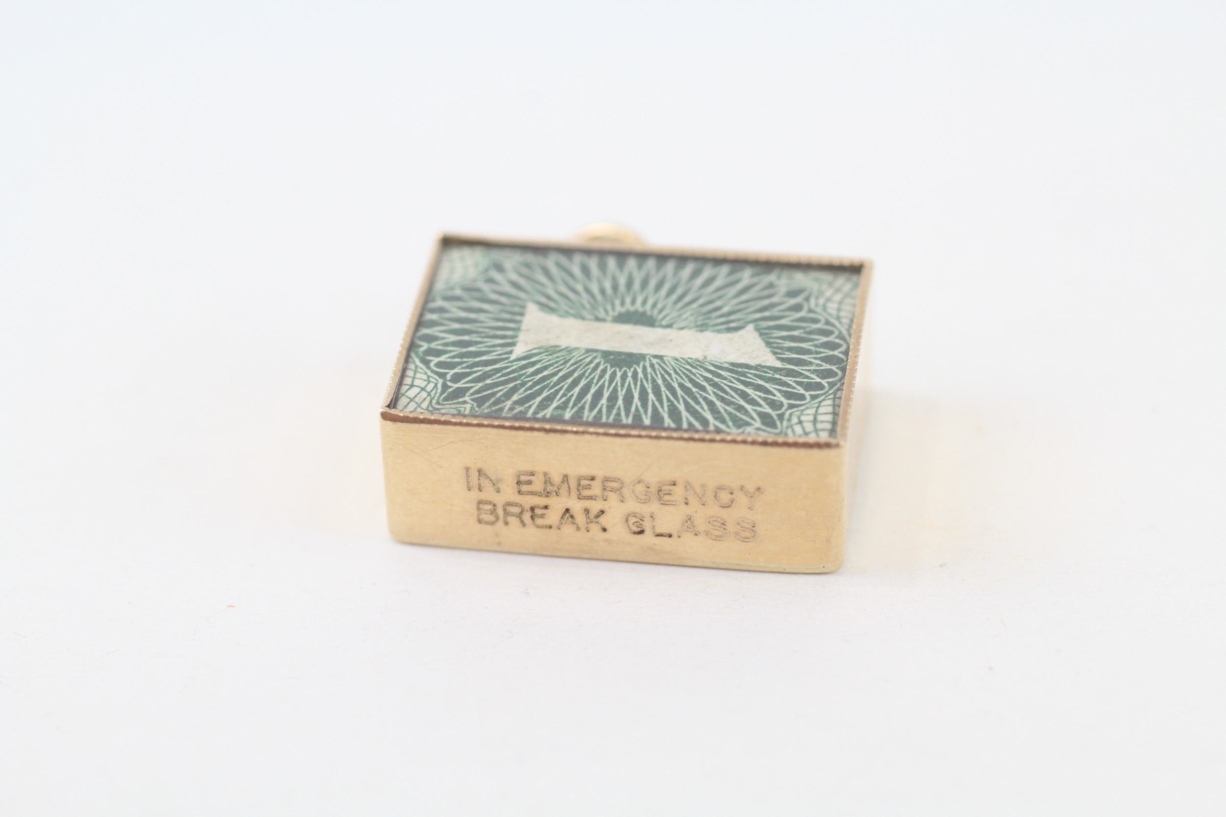 9ct gold vintage folded one pound note charm, in case of emergency break glass (3.3g) - Image 2 of 4